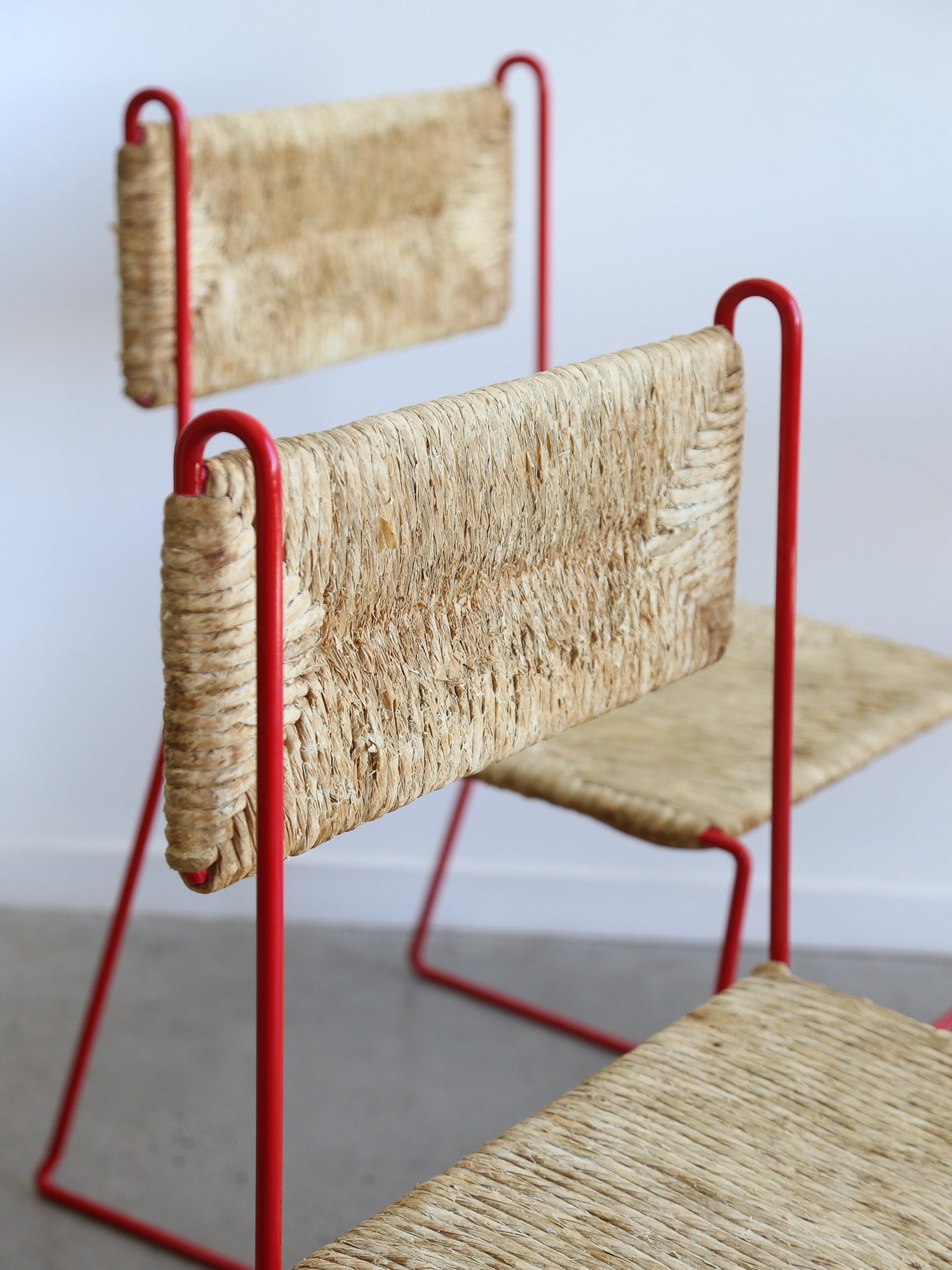 Detail of hemp rope backrest on Pirela Atelier French mid-century dining chair, 1960s
