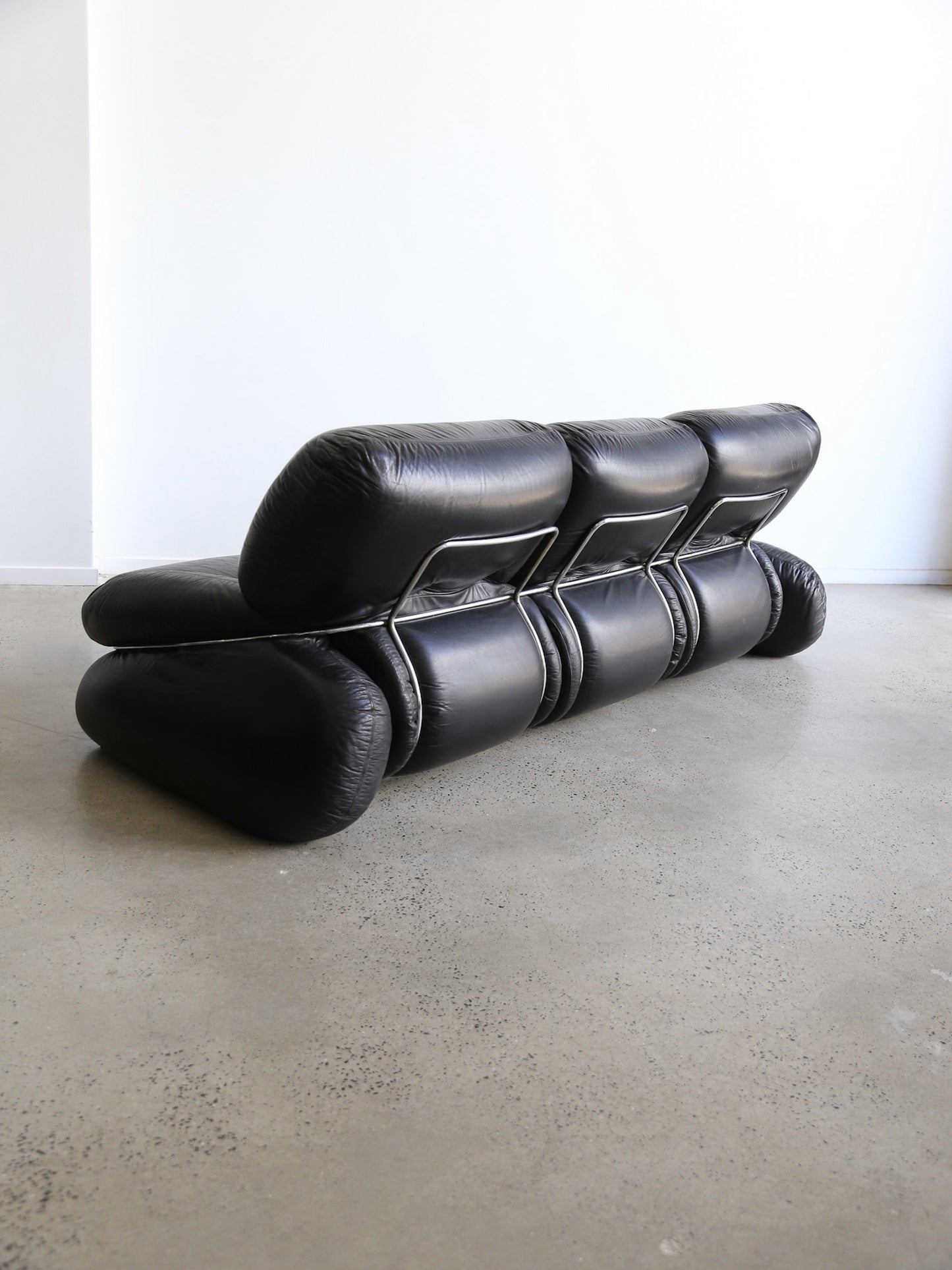 Italian Space Age three-seater sofa in black leather, designed by Adriano Piazzesi