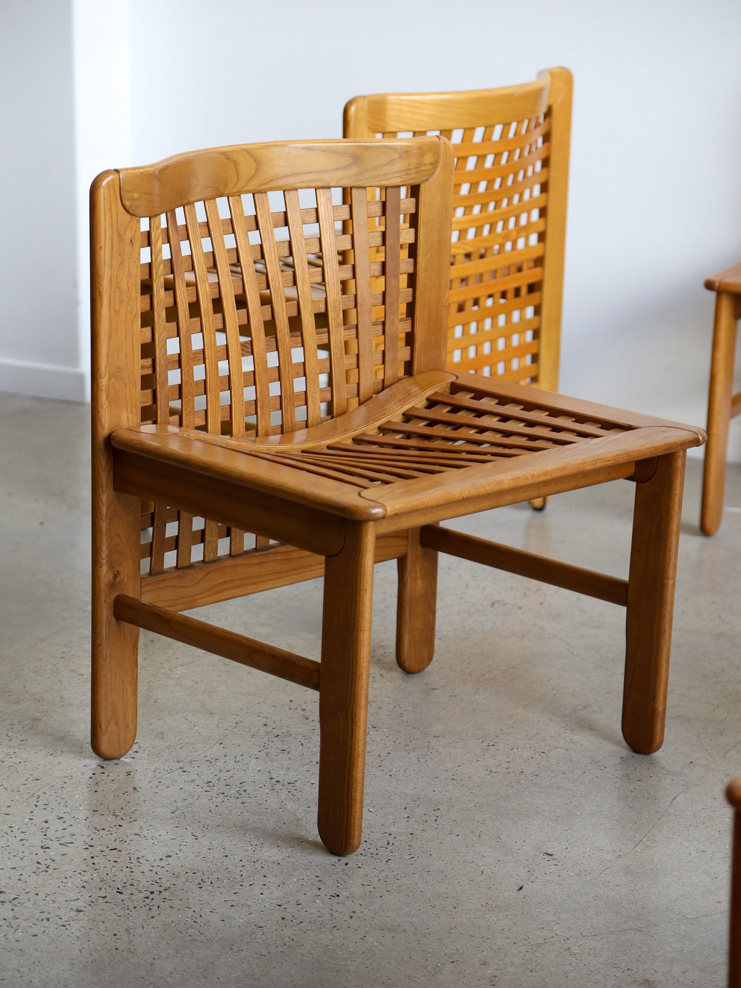 Close-up of Transenna chair in ash wood, designed by Ammannati & Vitelli for Pozzi & Verga, Italy 1970s.