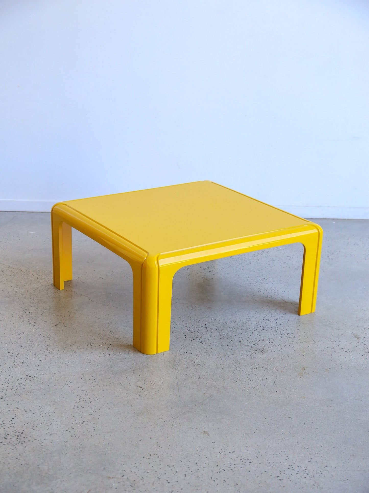 Gae Aulenti for Kartell model 4894 yellow coffee table, Italy 1970s - Lumini Collections