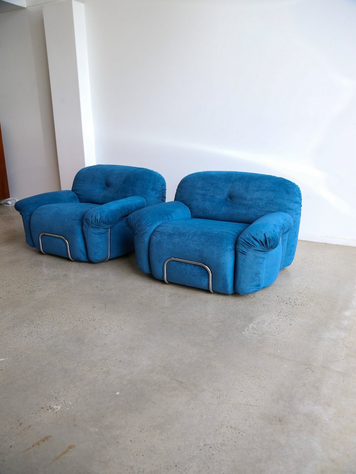 Italian Mid Century Modern blue corduroy armchairs by Adriano Piazzesi - Lumini Collections
