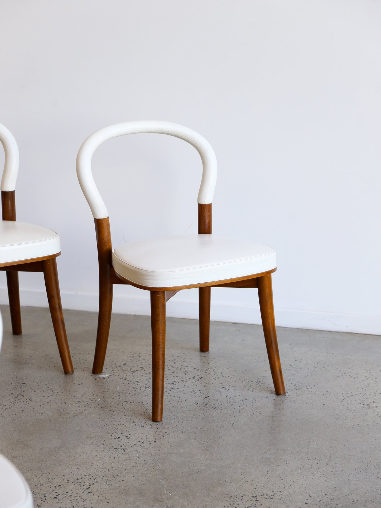 Single Göteborg chair by Erik Gunnar Asplund for Cassina with curved white leather back and walnut frame