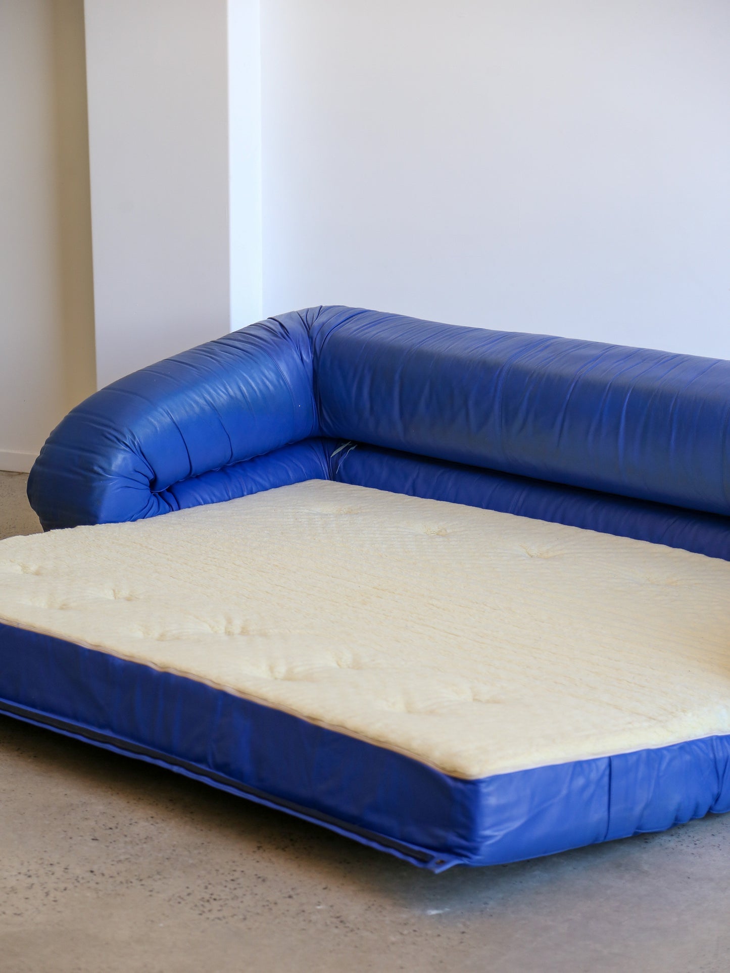 Alessandro Becchi “Anfibio” Sofa Bed in Blue Leather, Giovannetti Collezioni, 1970