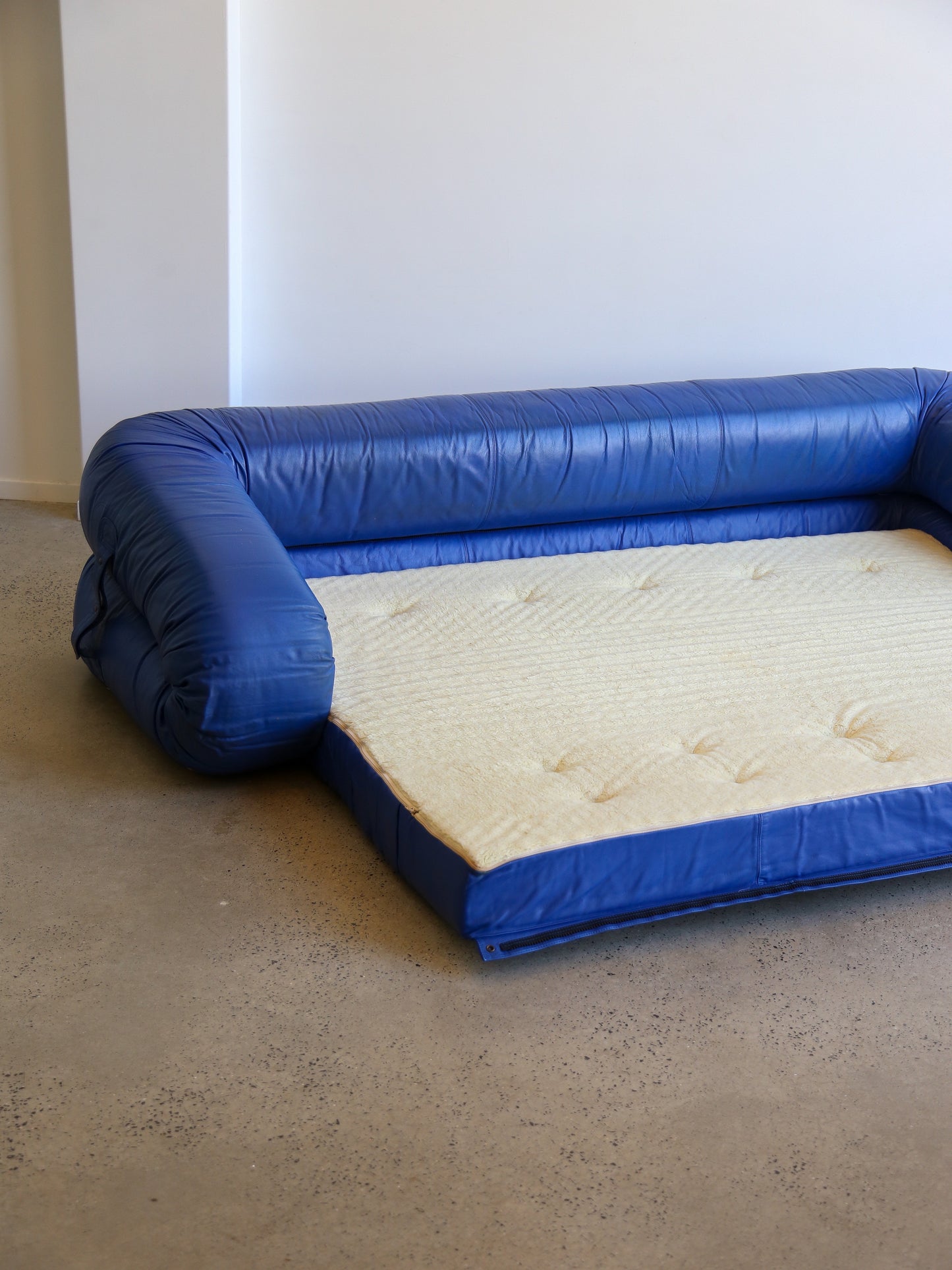 Alessandro Becchi “Anfibio” Sofa Bed in Blue Leather, Giovannetti Collezioni, 1970