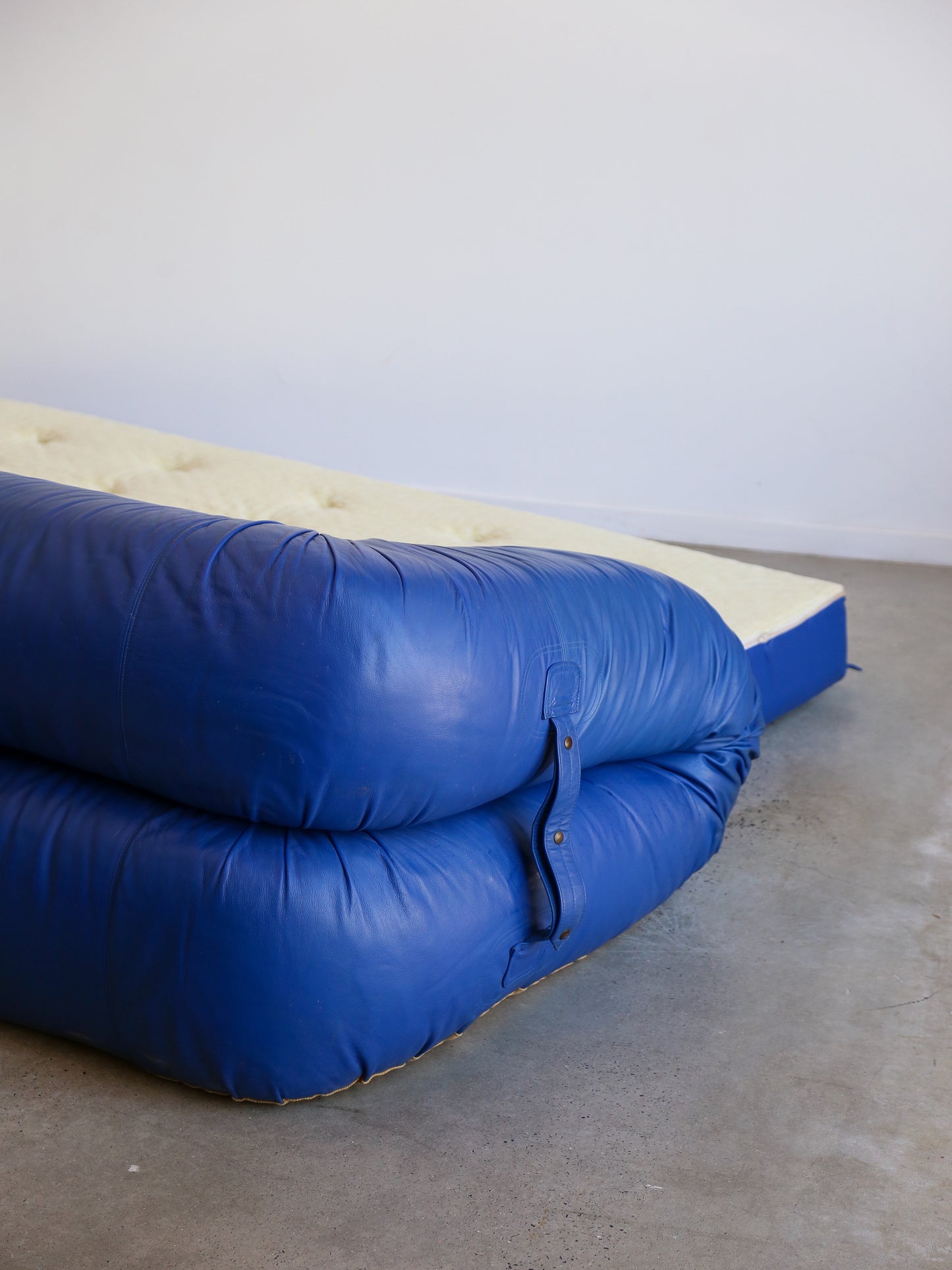 Alessandro Becchi “Anfibio” Sofa Bed in Blue Leather, Giovannetti Collezioni, 1970