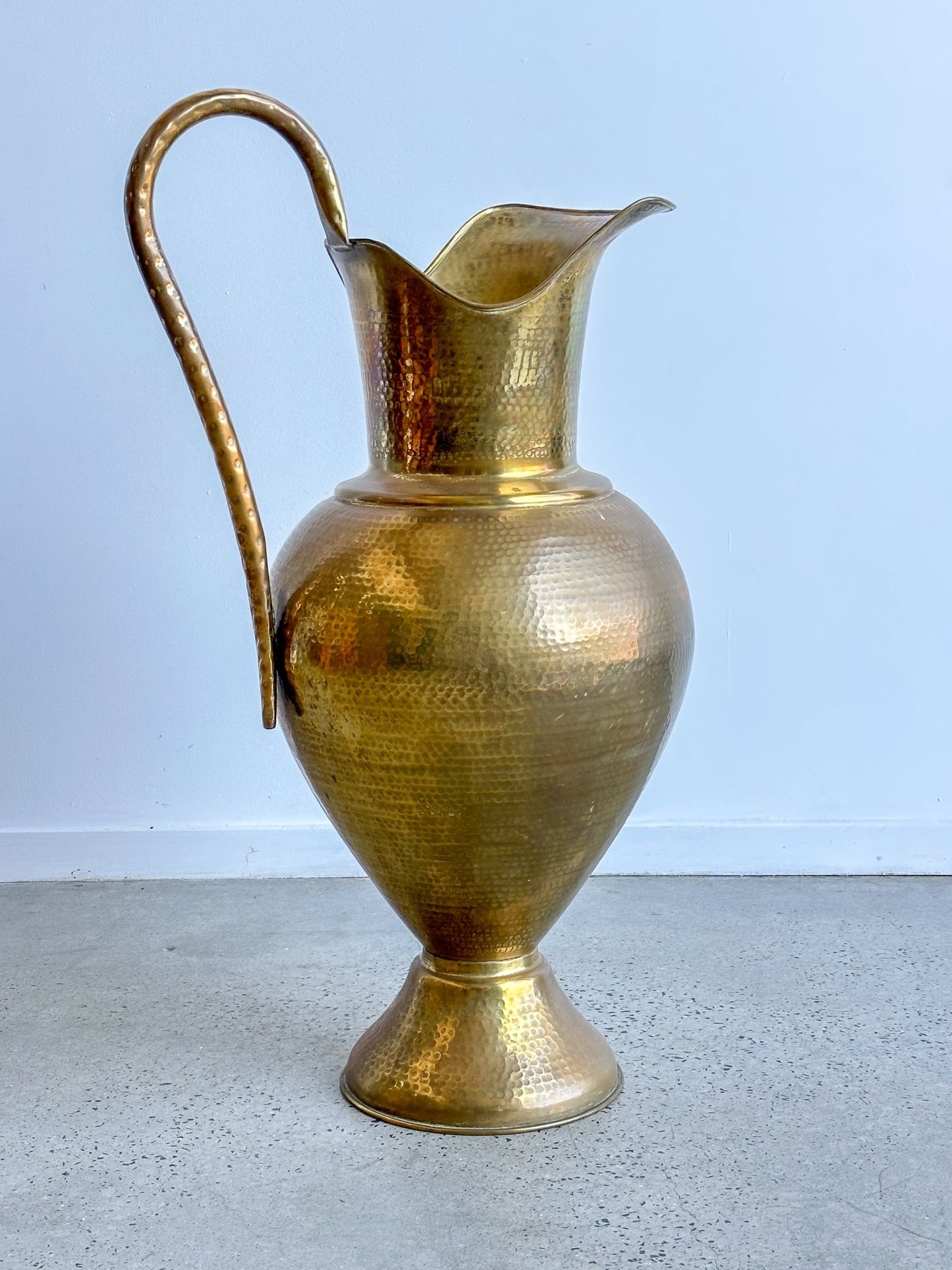 Italian Art Deco Large Hand Hammered Brass Vase, 1940 - Lumini Collections