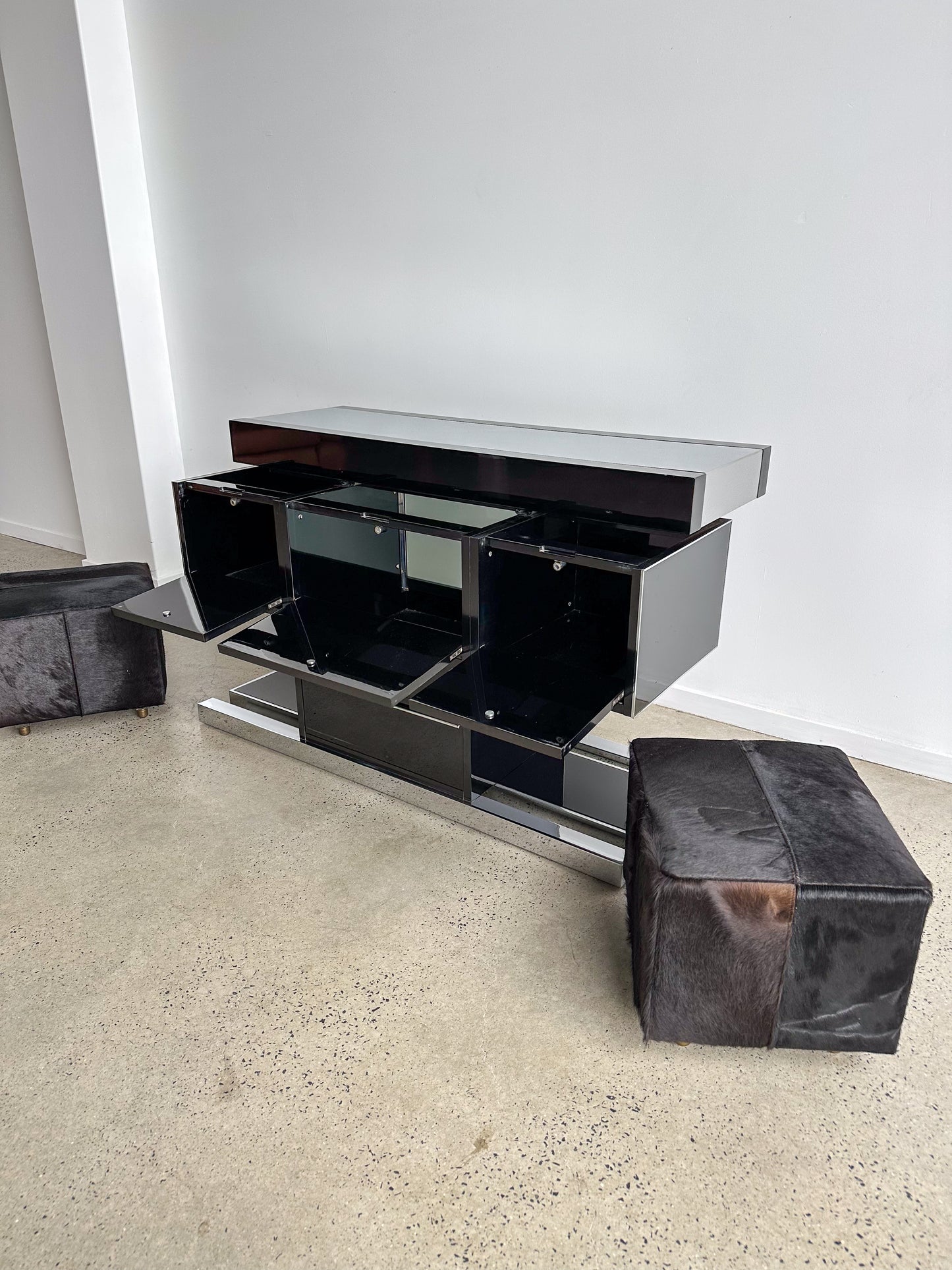 Italian Mid Century Modern Dry Bar Console by Willy Rizzo in Chrome and Lacquered Timber
