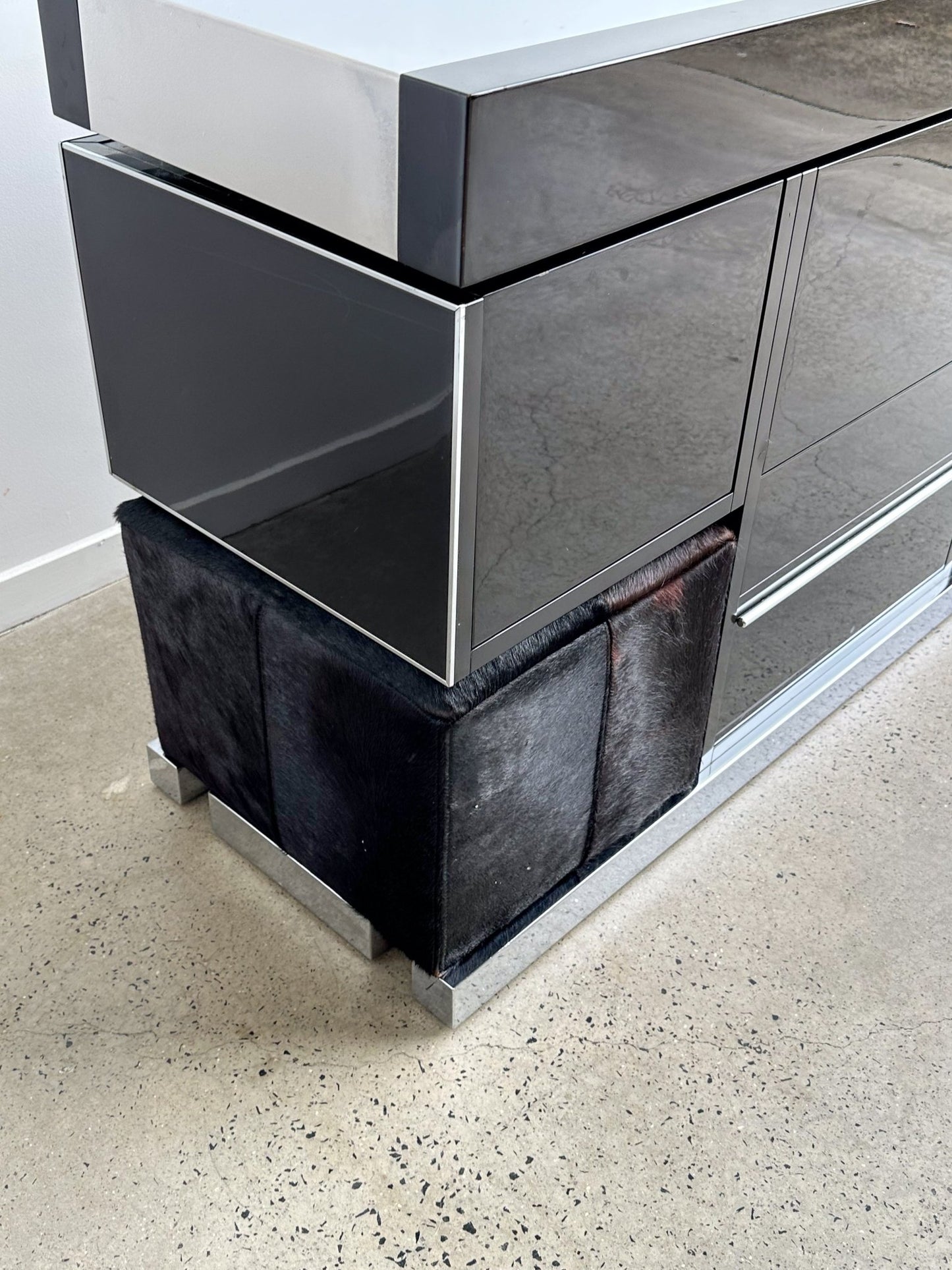 Italian Mid Century Modern Dry Bar Console by Willy Rizzo in Chrome and Lacquered Timber - Lumini Collections