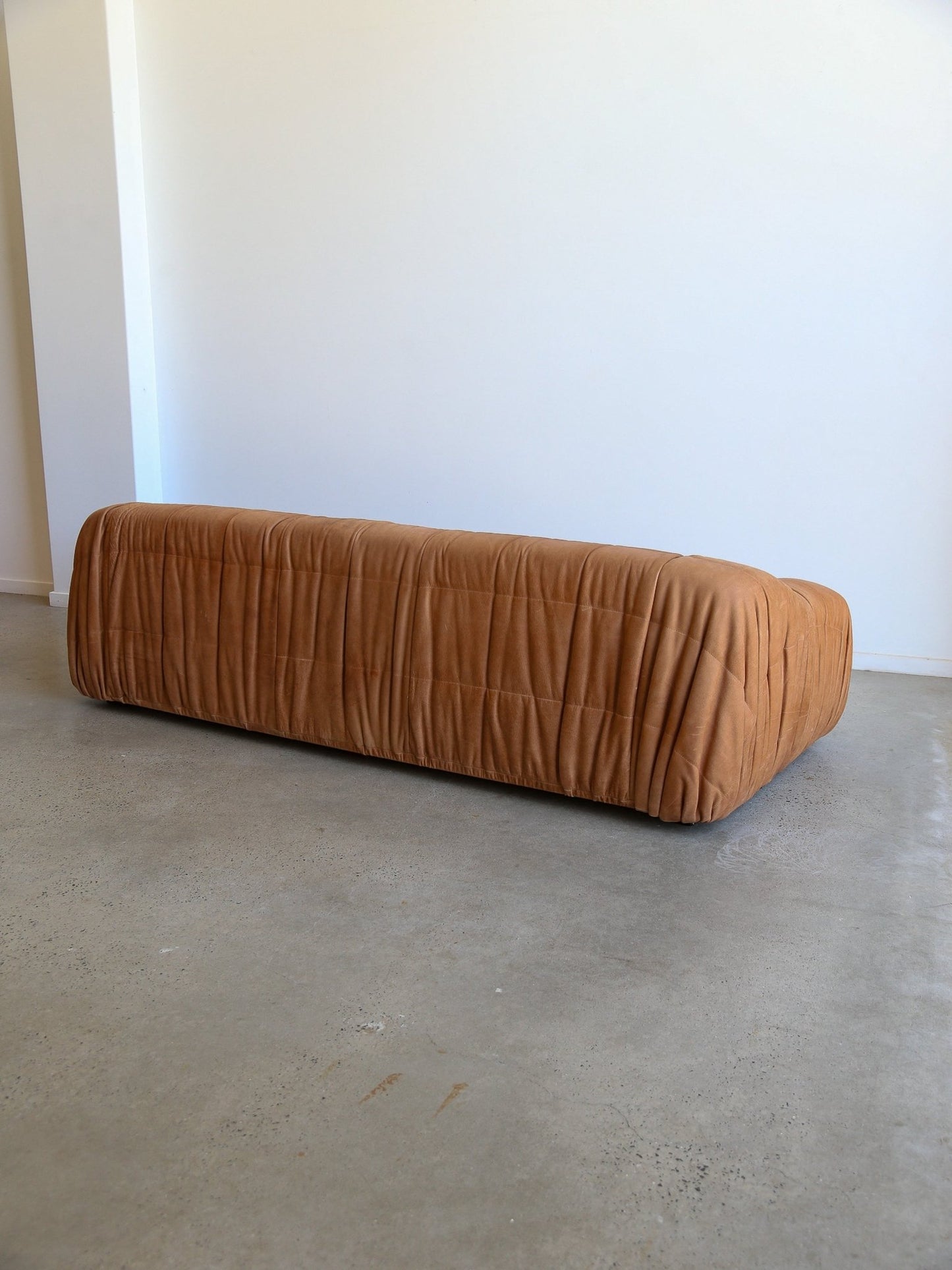 Piumino Sofa in Cognac Leather by De Pas, D’Urbino & Lomazzi for Dell’Oca, 1970s (Italy) - Lumini Collections