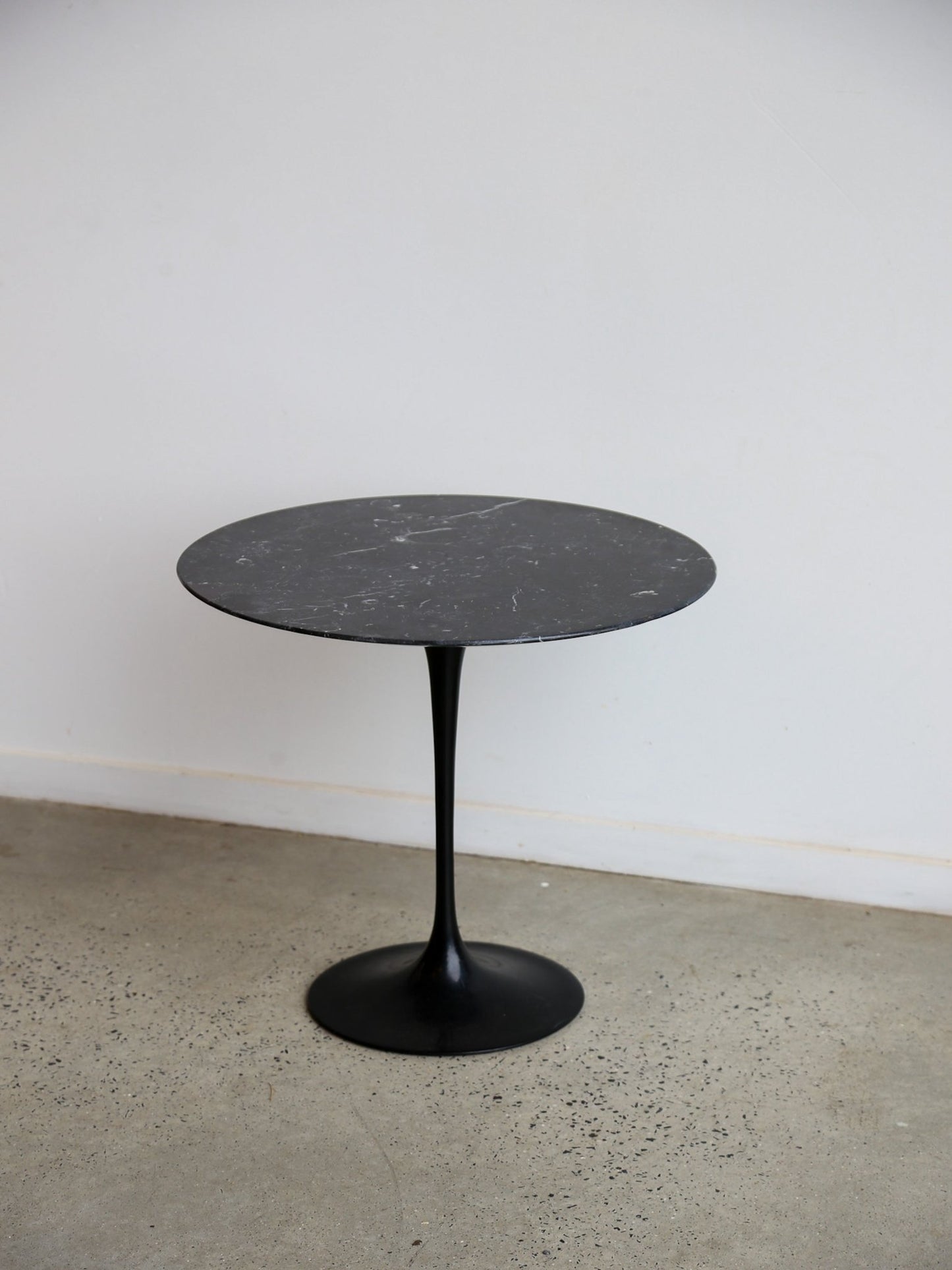 Saarinen Side Table by Eero Saarinen for Knoll Carrara Black Marble - Lumini Collections
