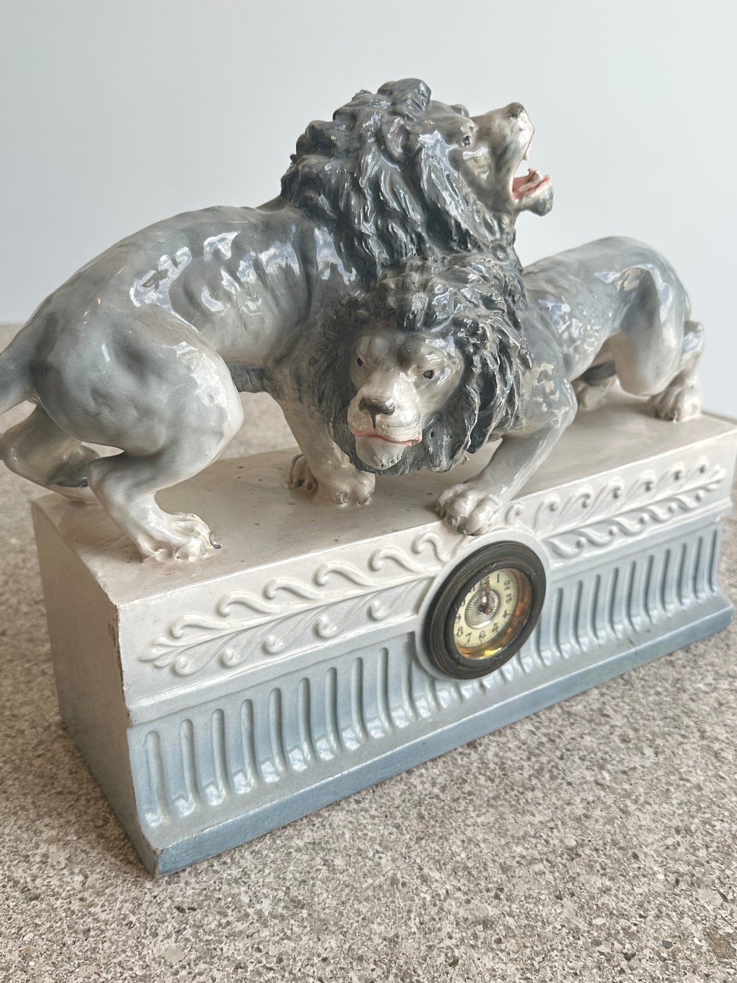 Capodimonte Italian Glazed Porcelain Lions Table Clock Sculpture, 1940s