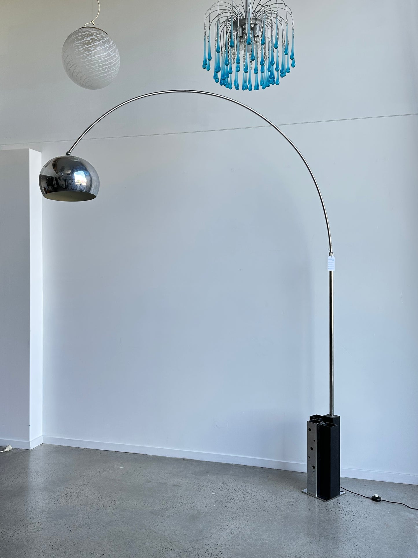 Arch Floor Lamp By Goffredo Reggiani in Chrome and Black Metal