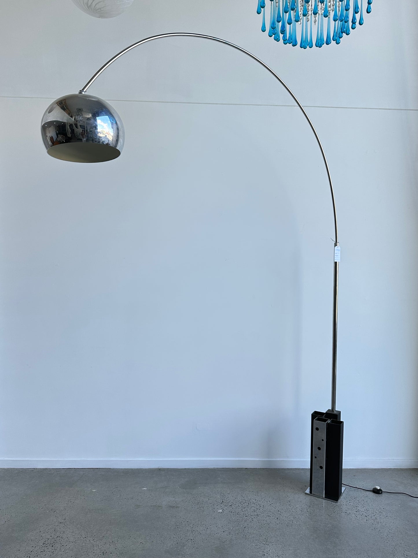 Arch Floor Lamp By Goffredo Reggiani in Chrome and Black Metal