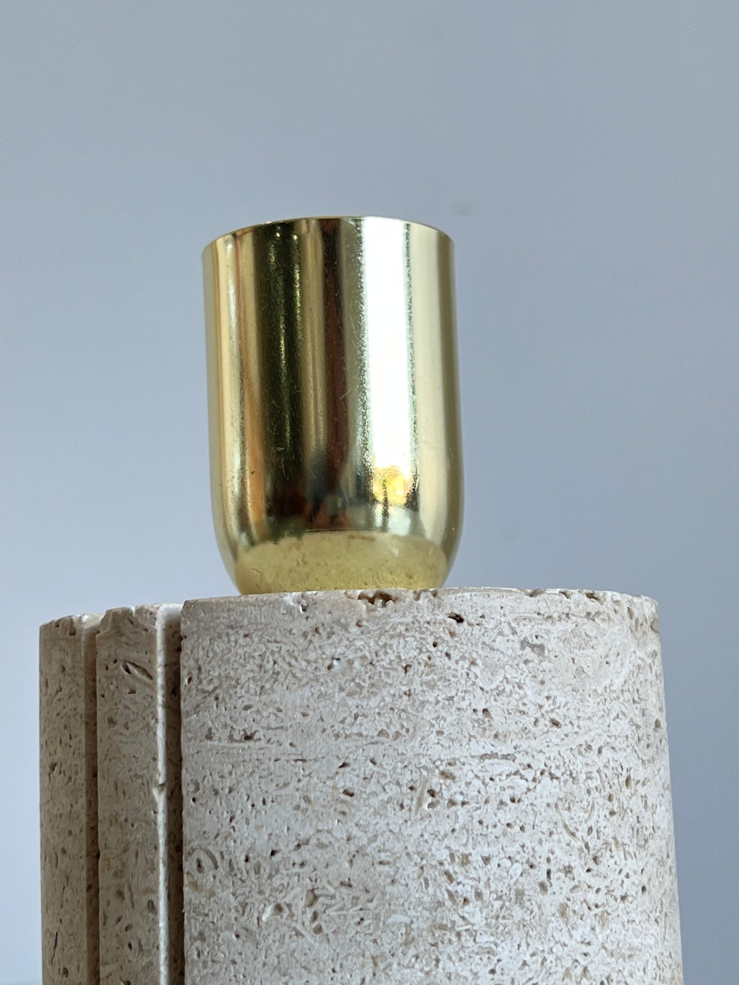 Fratelli Mannelli Round Travertine and Brass Table Lamp, 1960s