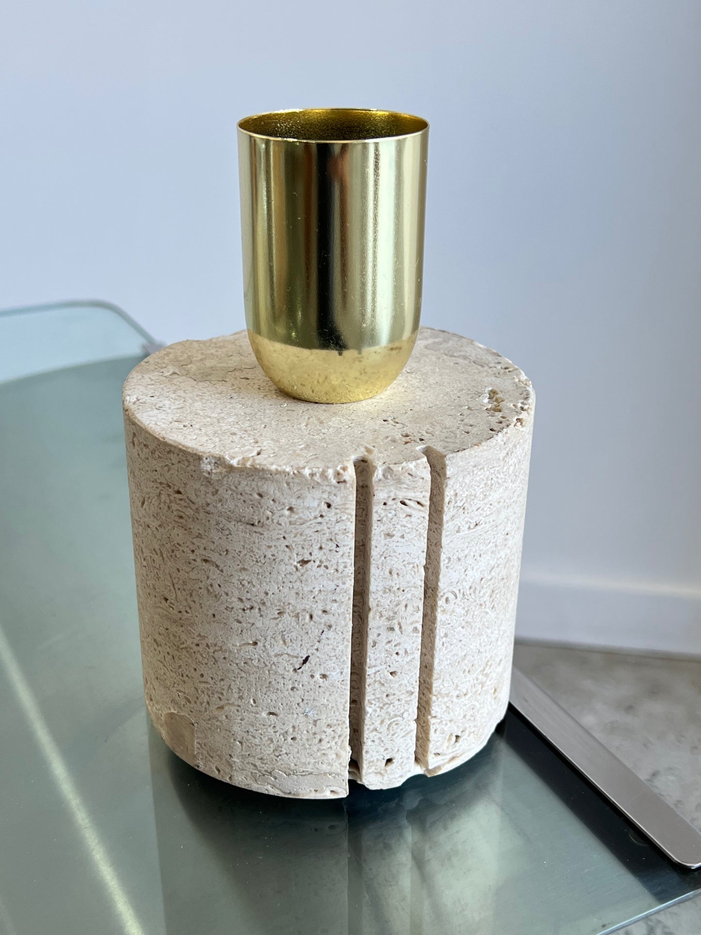 Fratelli Mannelli Round Travertine and Brass Table Lamp, 1960s