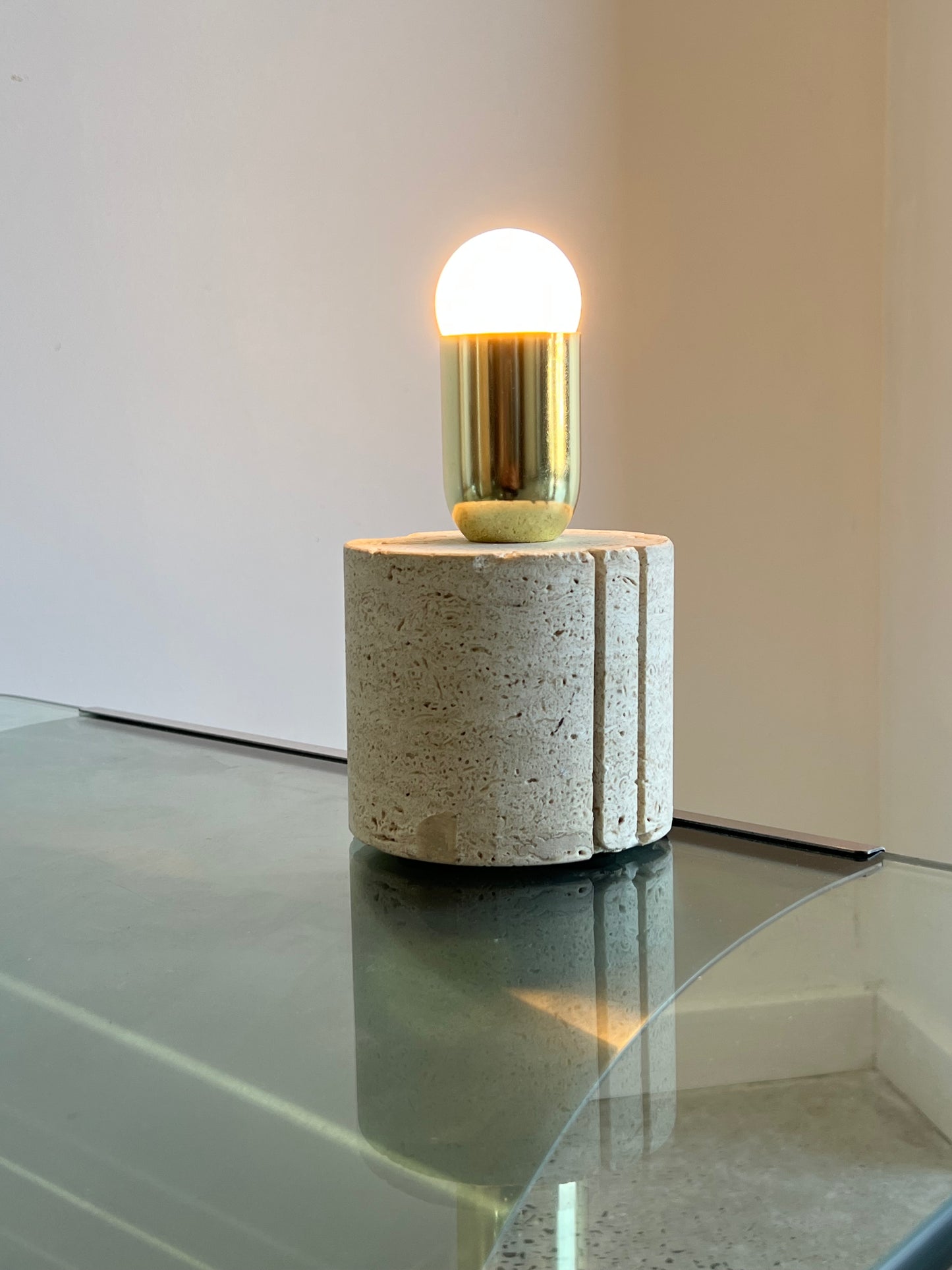 Fratelli Mannelli Round Travertine and Brass Table Lamp, 1960s