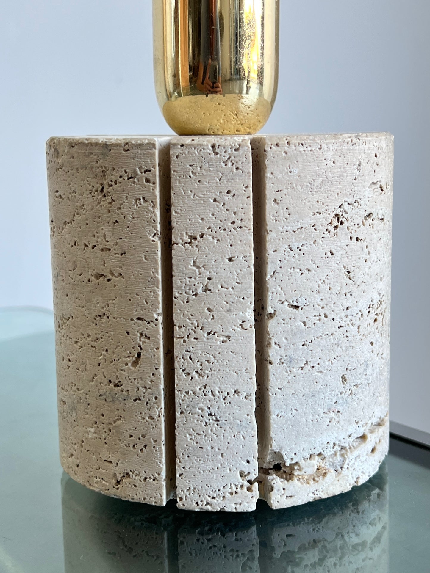 Fratelli Mannelli Round Travertine and Brass Table Lamp 1960s