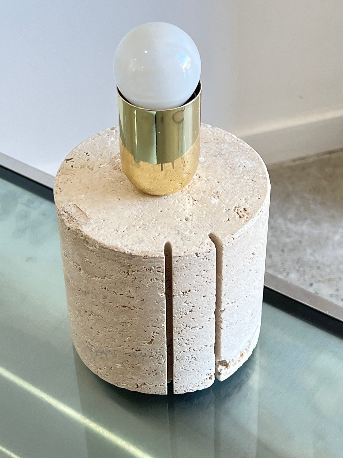 Fratelli Mannelli Round Travertine and Brass Table Lamp 1960s