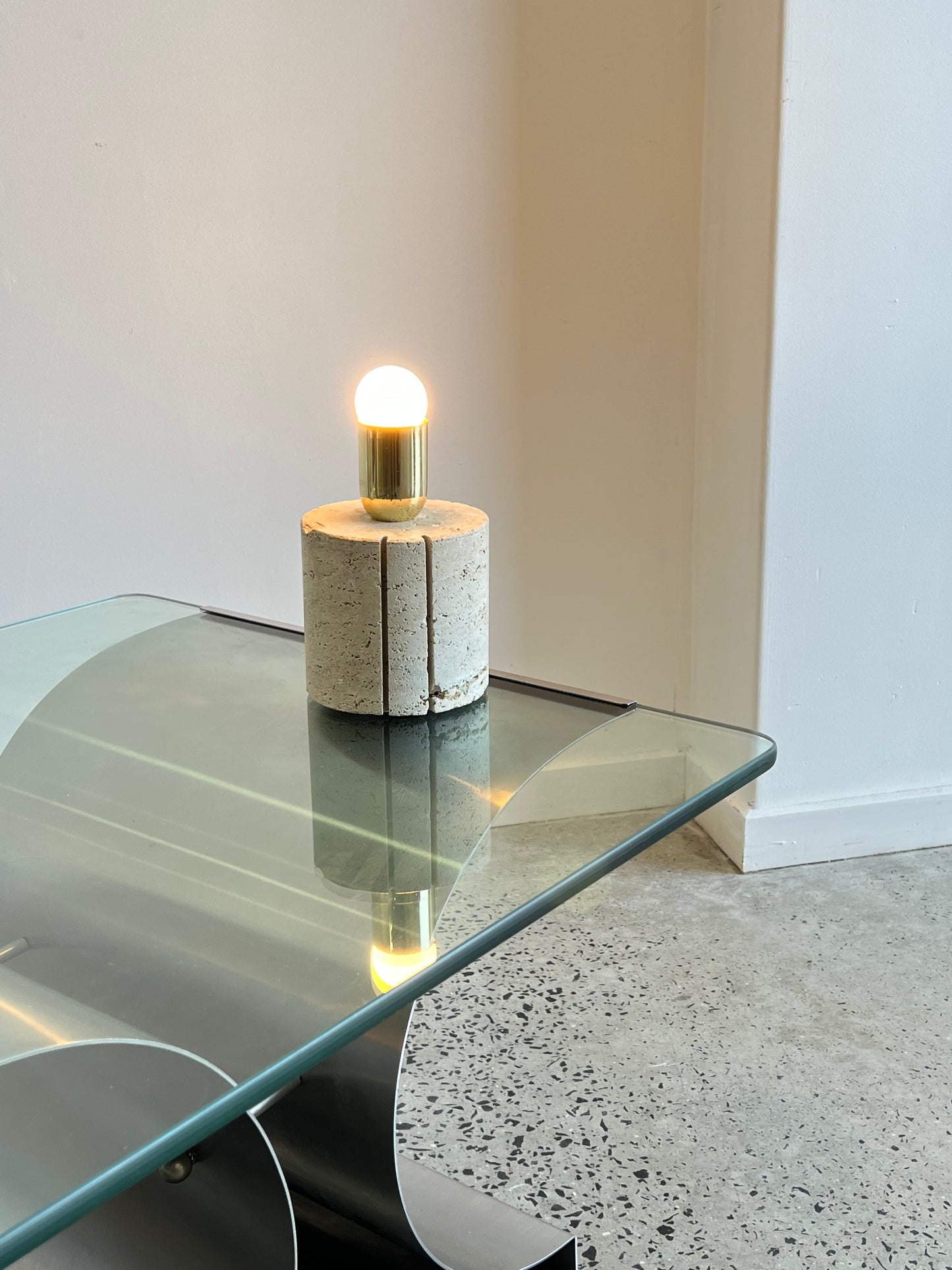 Fratelli Mannelli Round Travertine and Brass Table Lamp 1960s