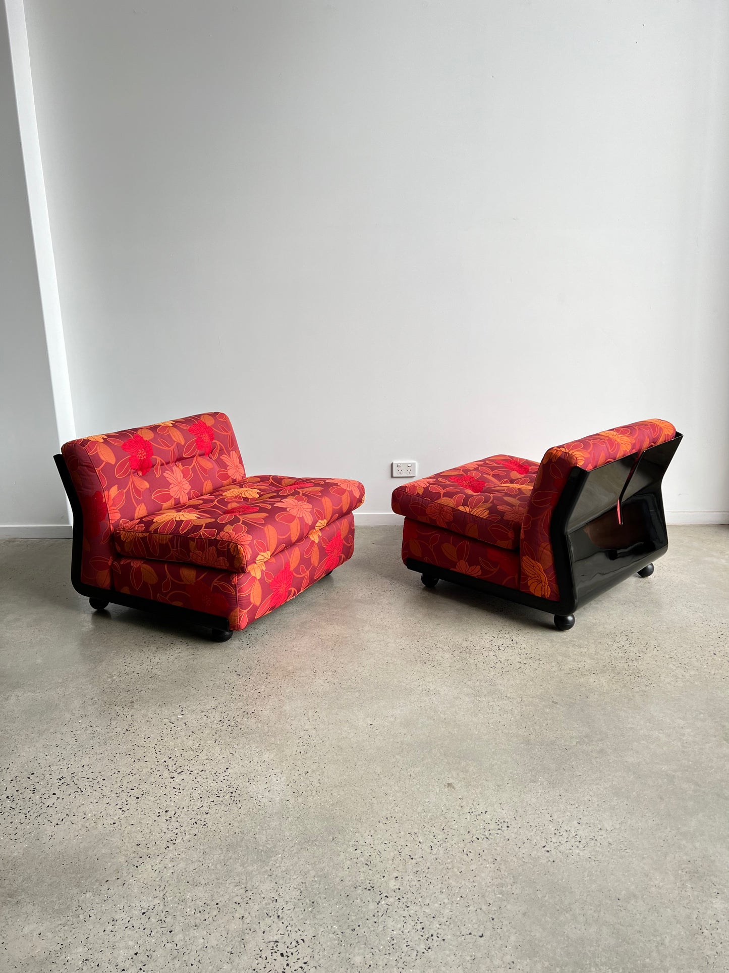Italian Amanta Chairs Fabric and Black base by Mario Bellini for B&B Italia 1970
