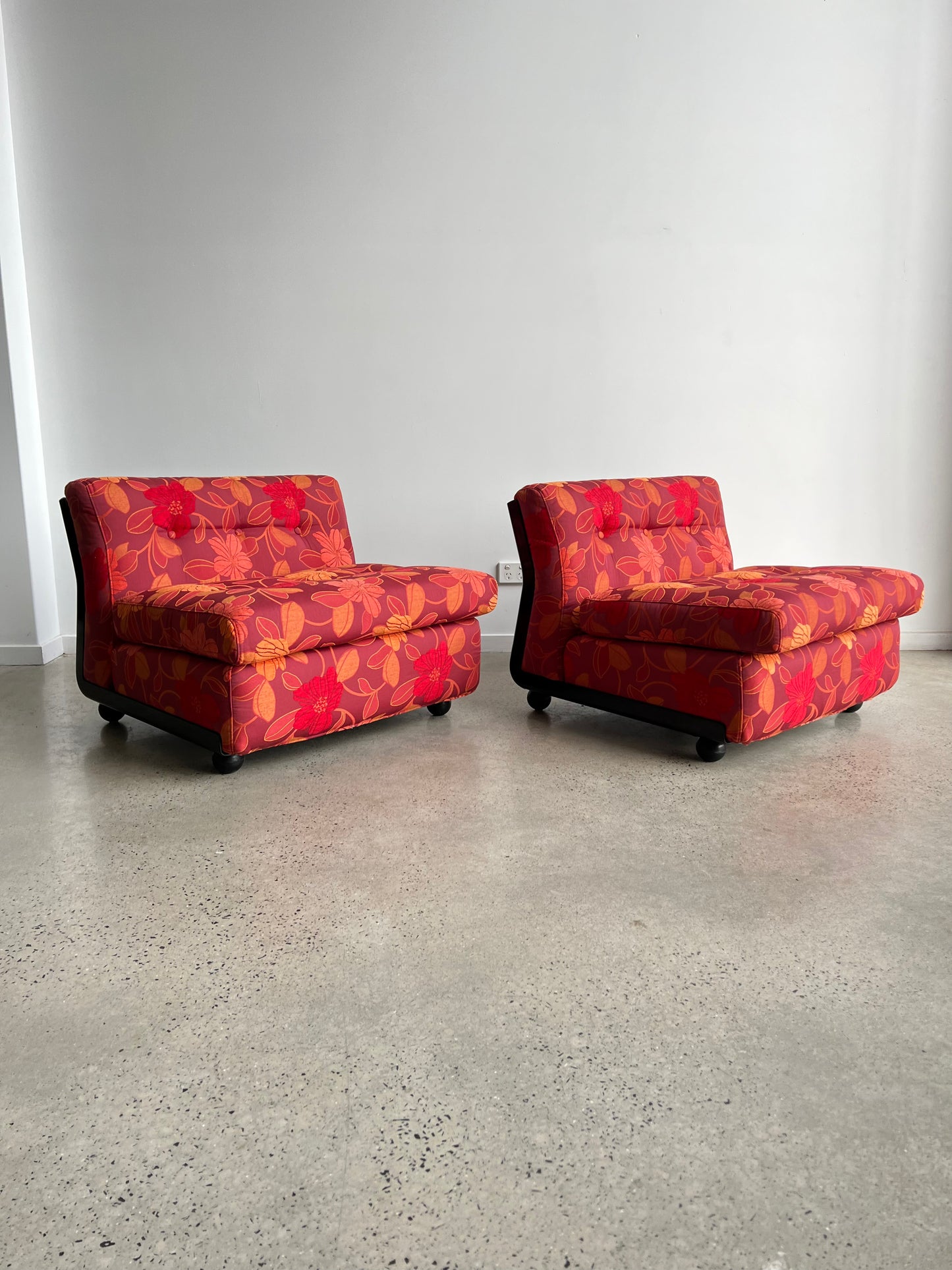 Italian Amanta Chairs Fabric and Black base by Mario Bellini for B&B Italia 1970