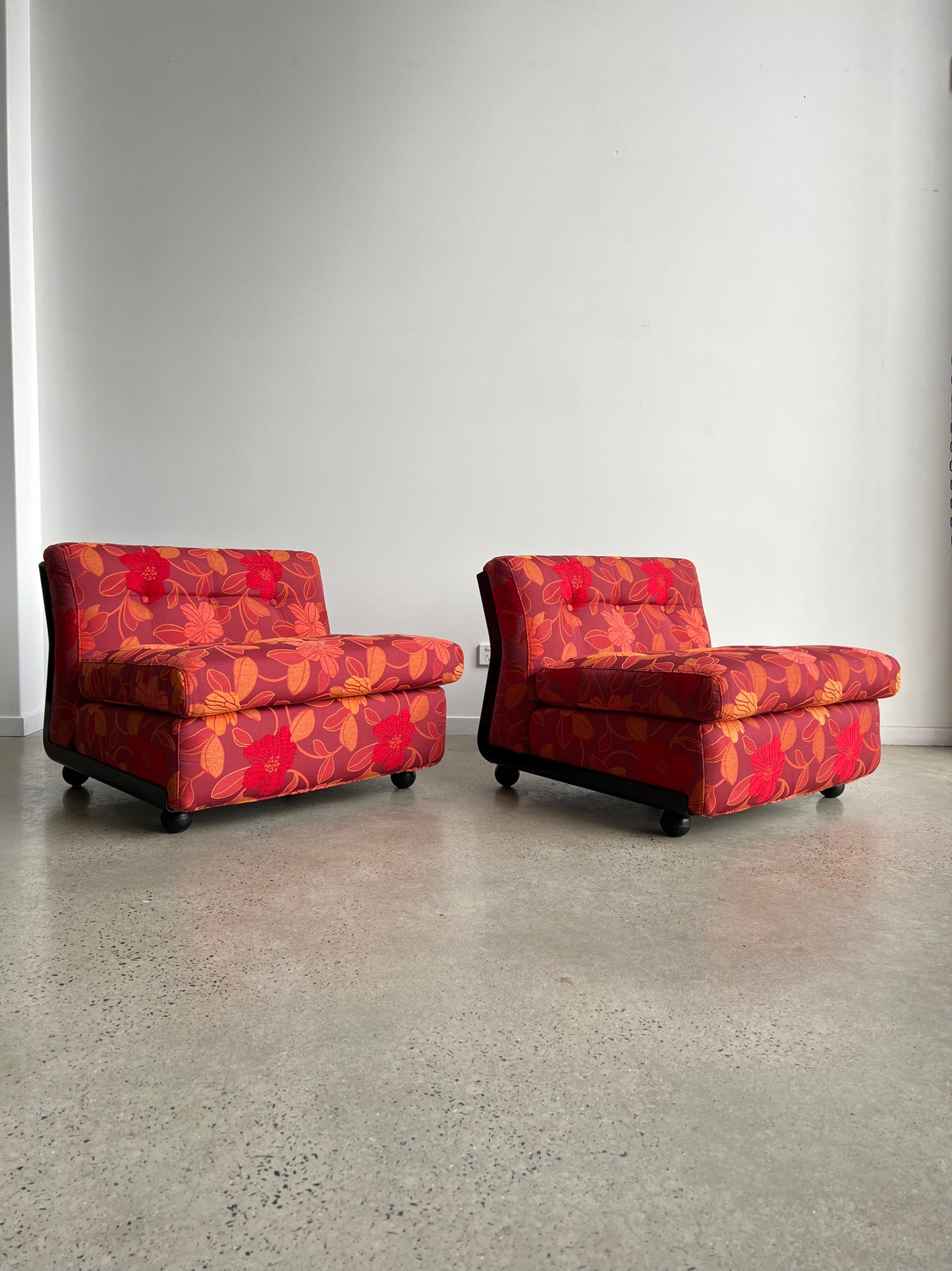 Italian Amanta Chairs Fabric and Black base by Mario Bellini for B&B Italia 1970