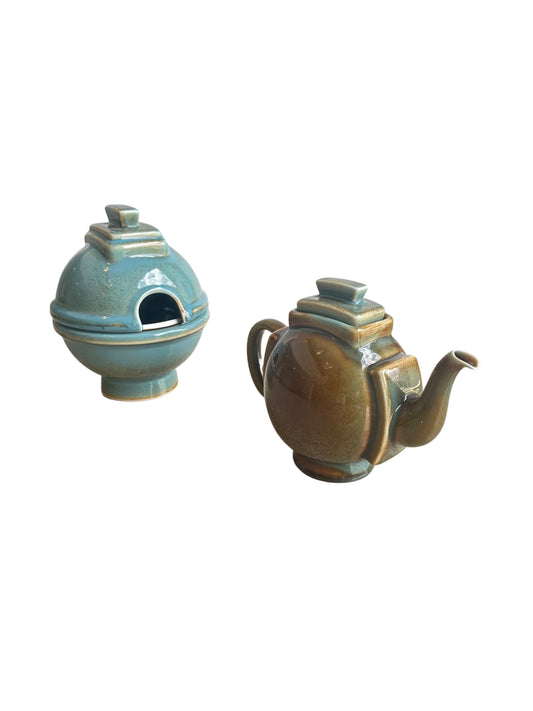 A set of two Capodimonte Italian glazed ceramic items, one multifunctional tea jar and one vase, from the 1960s. The tea jar is brown while the vase is turquoise with white details.