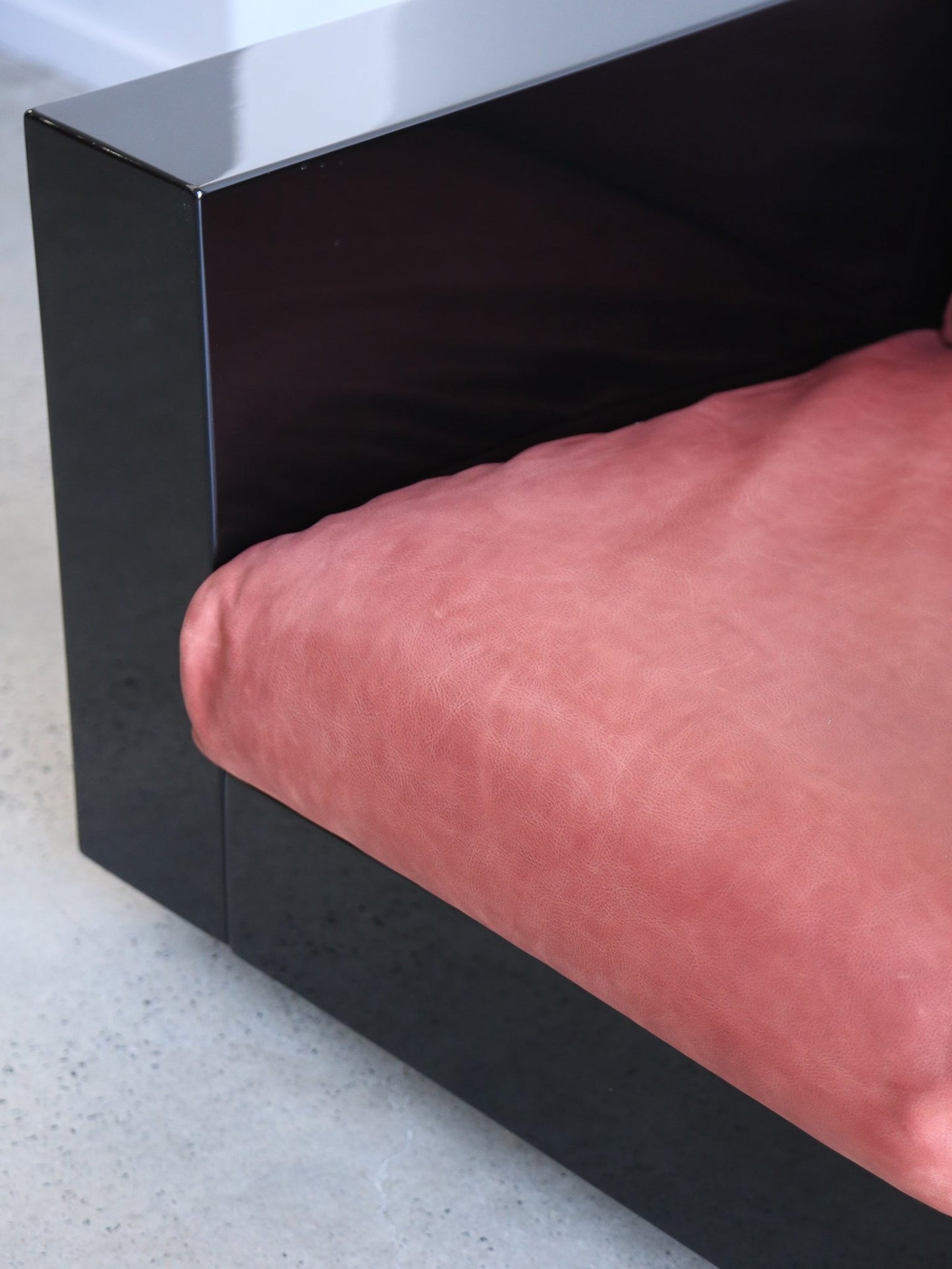 Massimo Vignelli for Poltronova Saratoga sofa set & coffee table - Lumini Collections