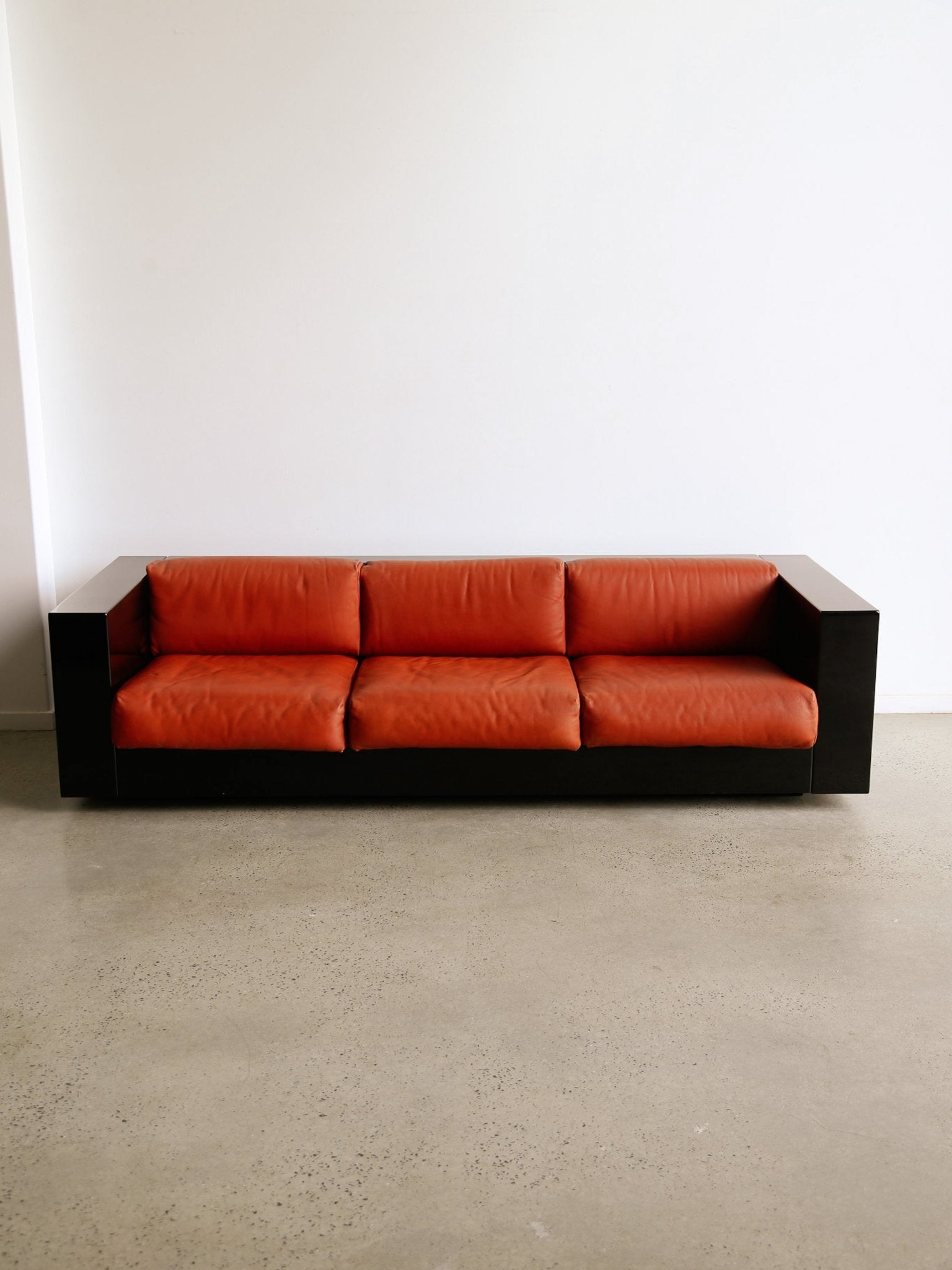 Massimo Vignelli for Poltronova Saratoga sofa set & coffee table - Lumini Collections