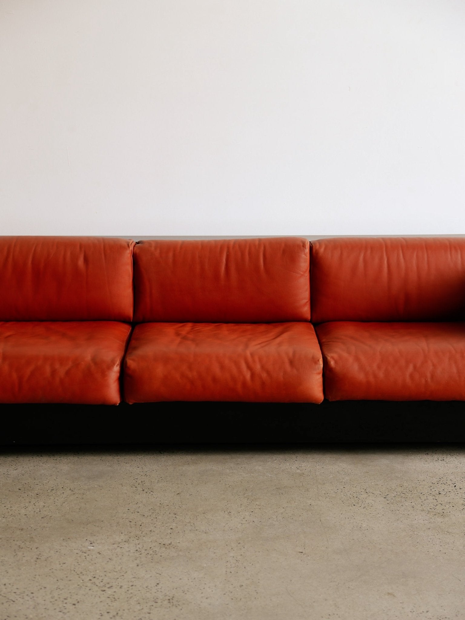 Massimo Vignelli for Poltronova Saratoga sofa set & coffee table - Lumini Collections