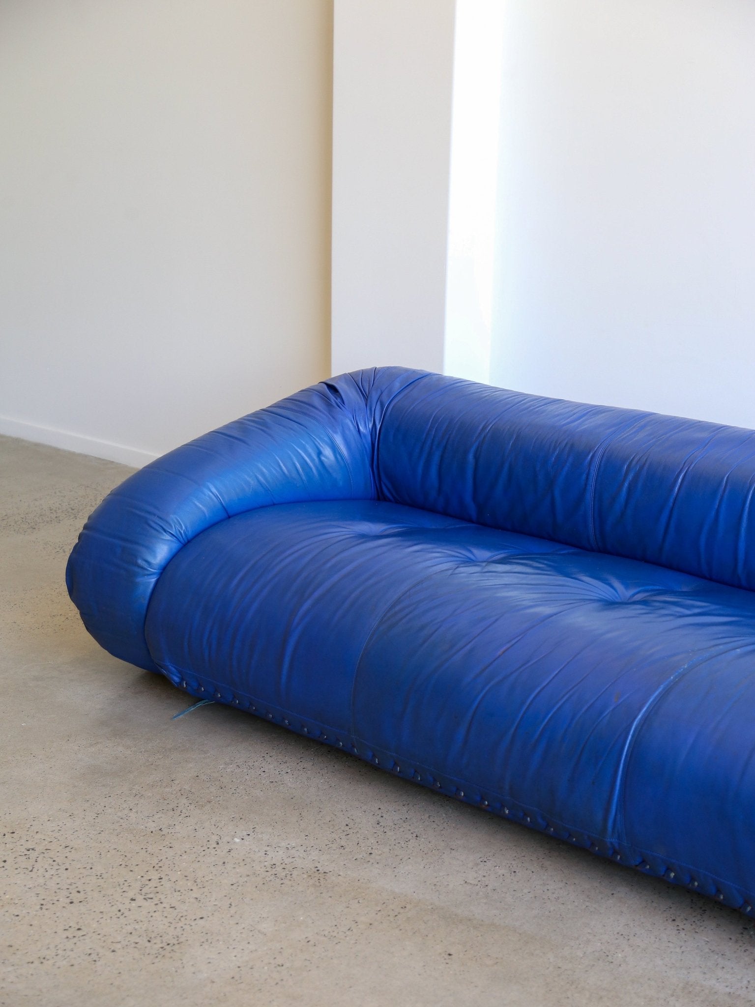 Alessandro Becchi “Anfibio” Sofa Bed in Blue Leather, Giovannetti Collezioni, 1970 - Lumini Collections