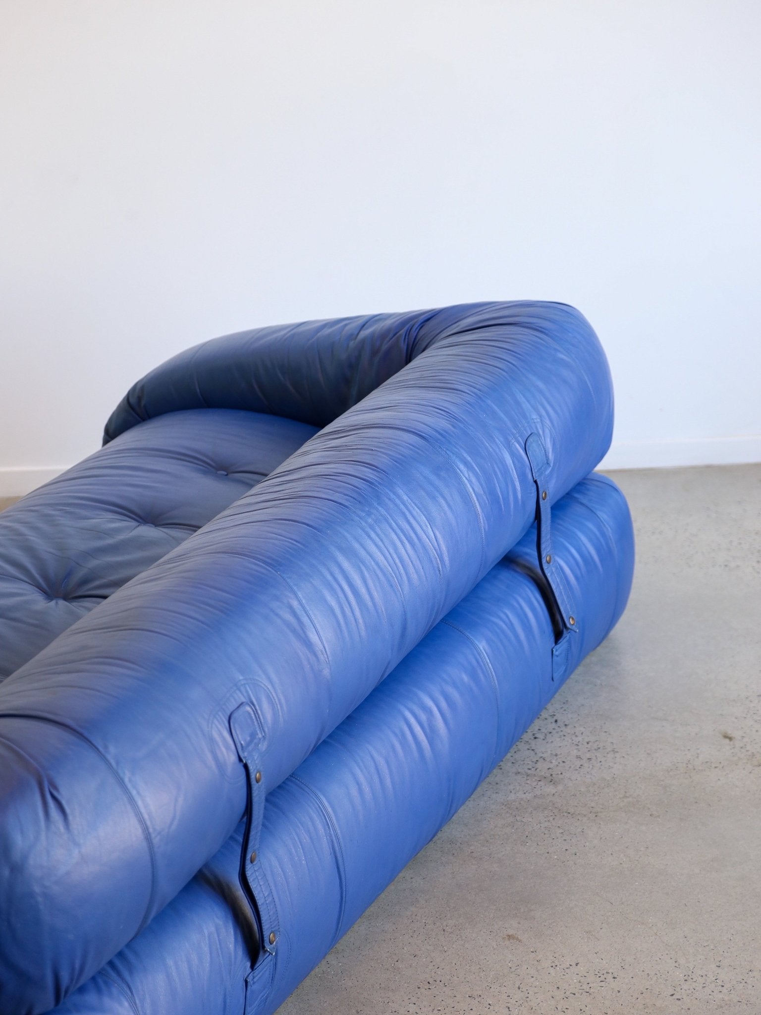 Alessandro Becchi “Anfibio” Sofa Bed in Blue Leather, Giovannetti Collezioni, 1970 - Lumini Collections
