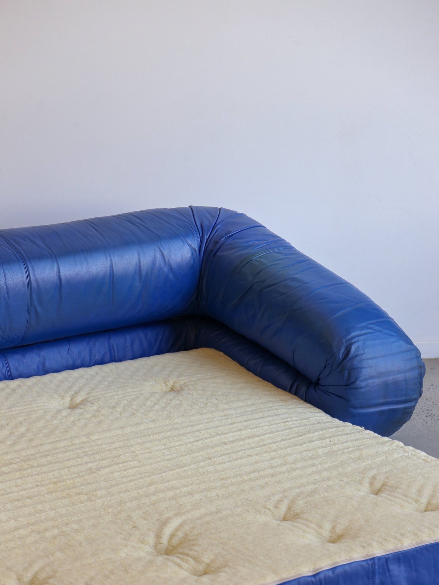 Alessandro Becchi “Anfibio” Sofa Bed in Blue Leather, Giovannetti Collezioni, 1970 - Lumini Collections