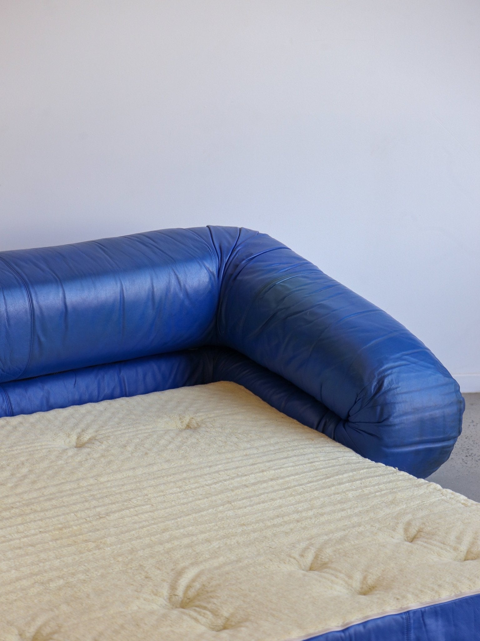 Alessandro Becchi “Anfibio” Sofa Bed in Blue Leather, Giovannetti Collezioni, 1970 - Lumini Collections