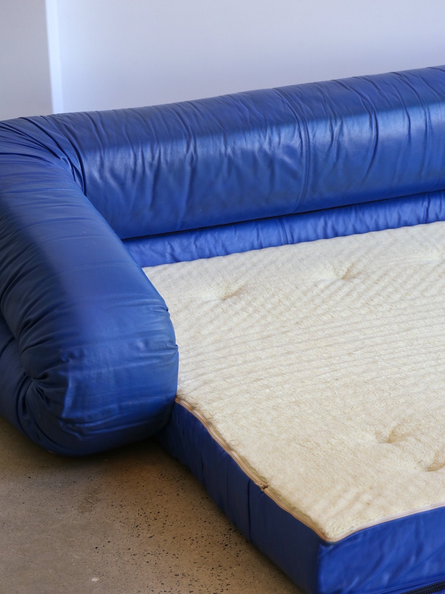 Alessandro Becchi “Anfibio” Sofa Bed in Blue Leather, Giovannetti Collezioni, 1970 - Lumini Collections