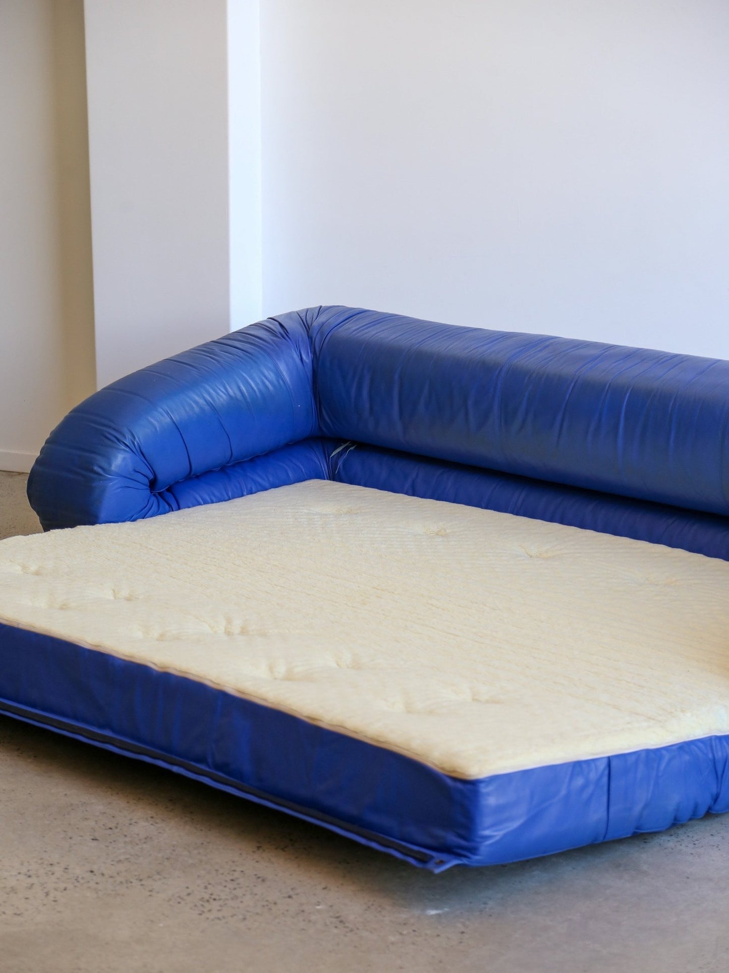 Alessandro Becchi “Anfibio” Sofa Bed in Blue Leather, Giovannetti Collezioni, 1970 - Lumini Collections