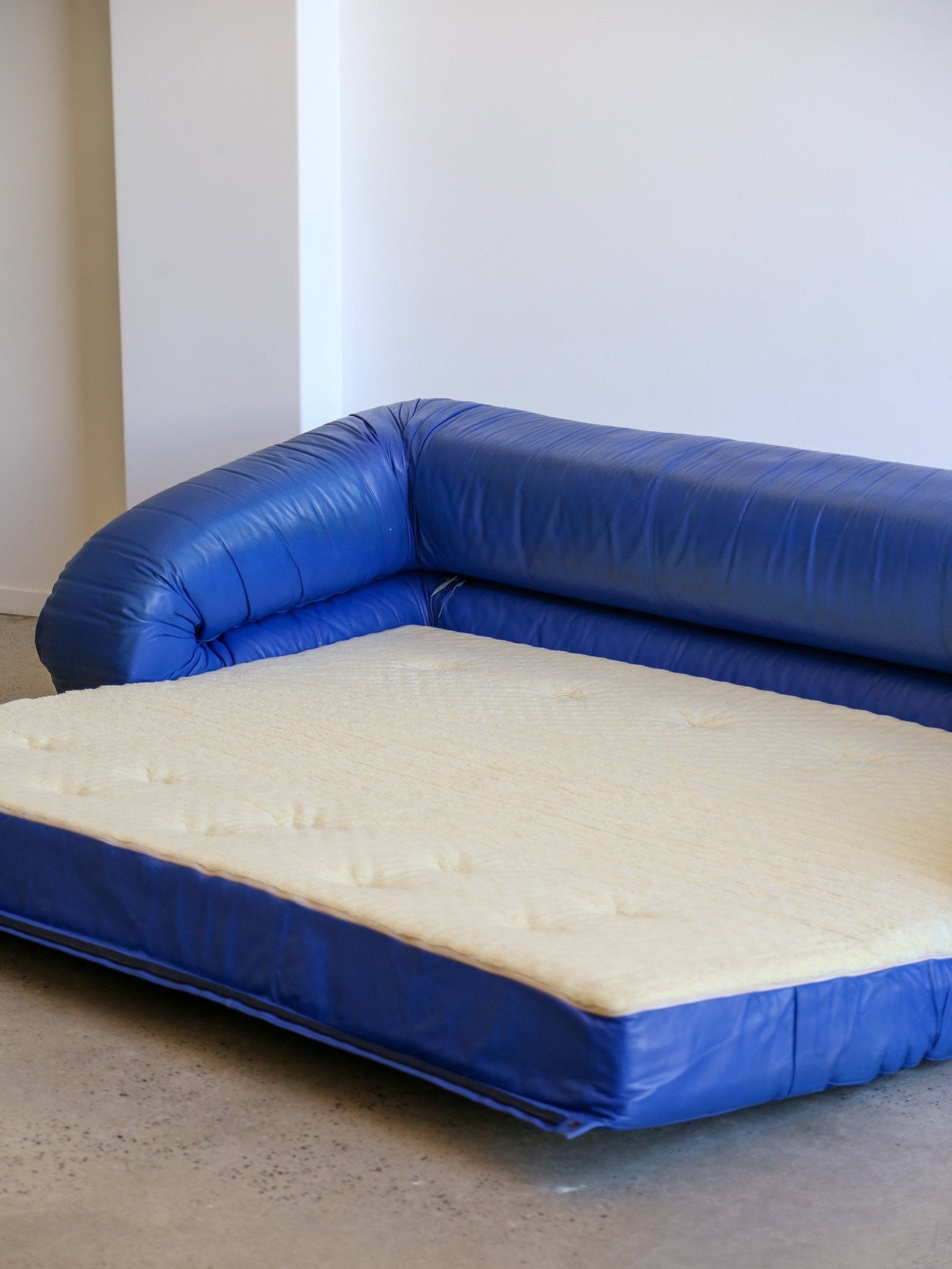 Alessandro Becchi “Anfibio” Sofa Bed in Blue Leather, Giovannetti Collezioni, 1970 - Lumini Collections