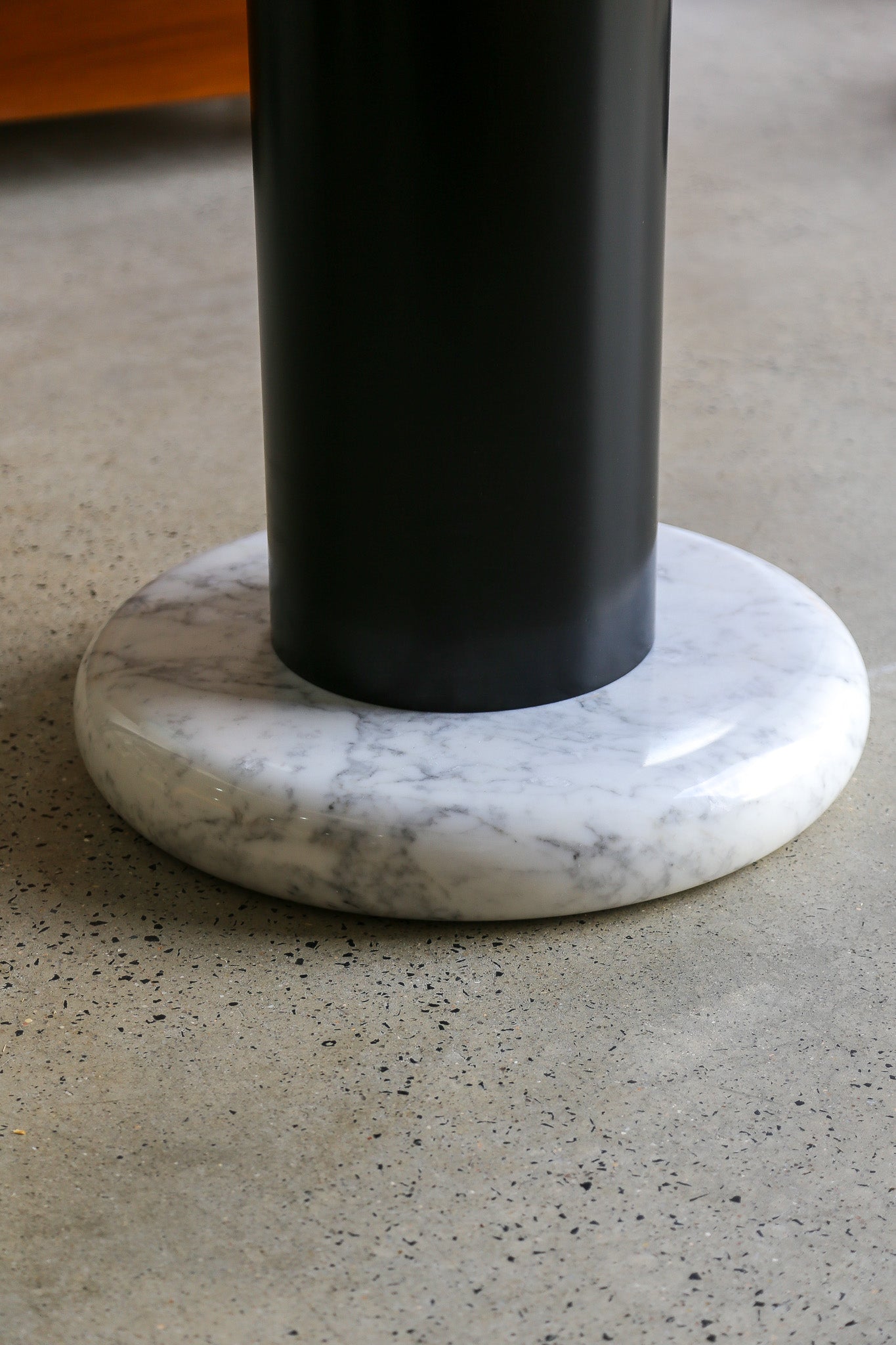Ettore Sottsass “Loto” Carrara Marble Dining Table, Poltronova 1960s - Lumini Collections