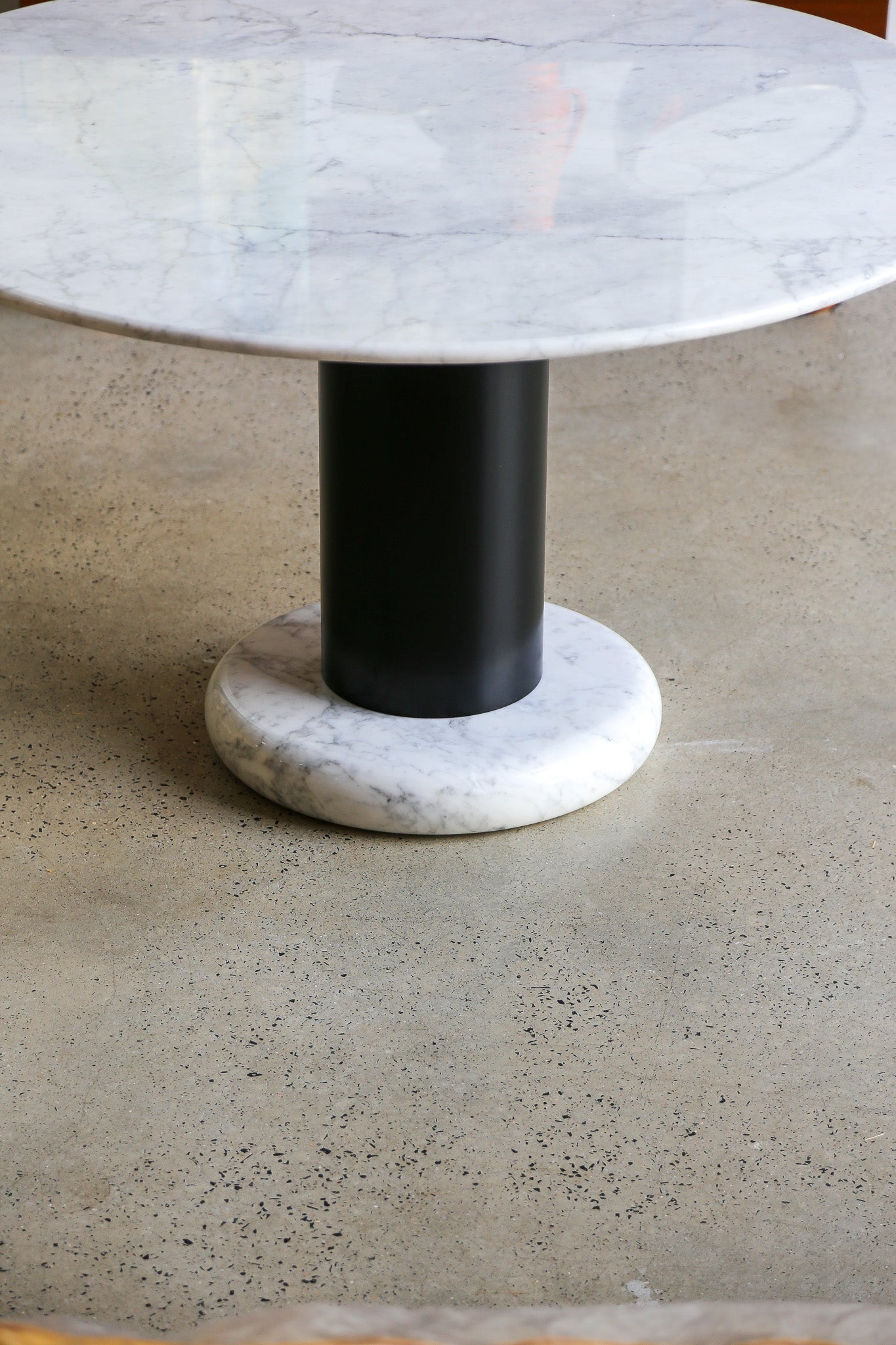 Ettore Sottsass “Loto” Carrara Marble Dining Table, Poltronova 1960s - Lumini Collections