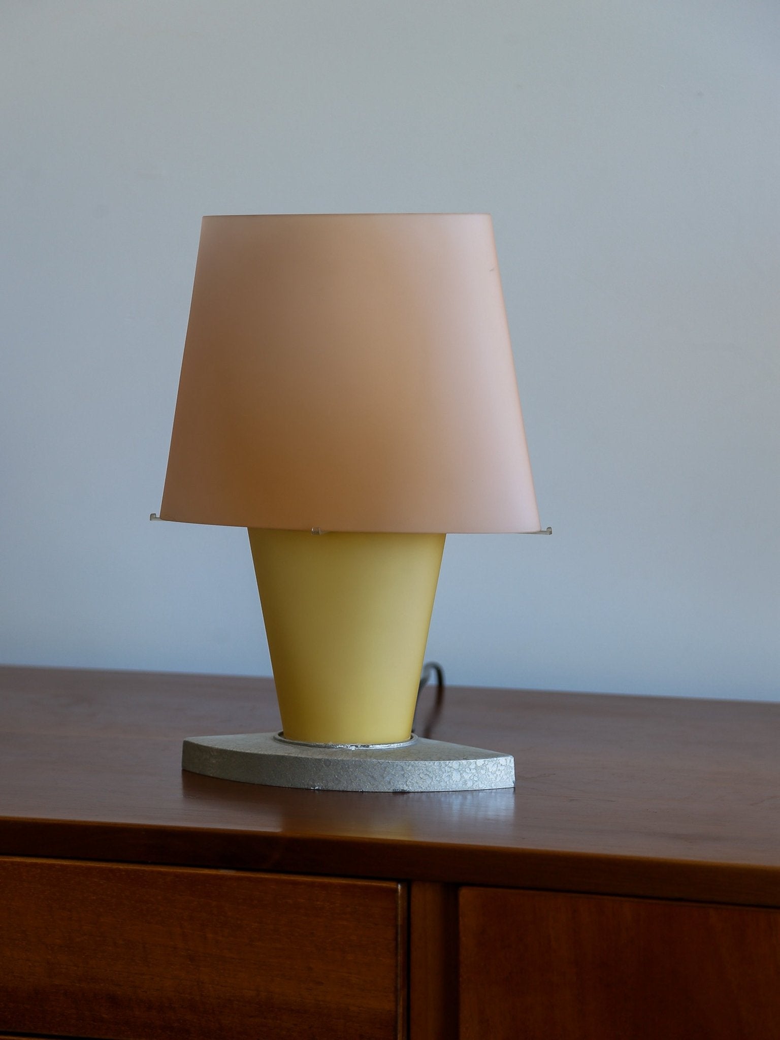 Fontana Arte Model 2892 Frosted Glass Table Lamp by Daniela Puppa - Lumini Collections
