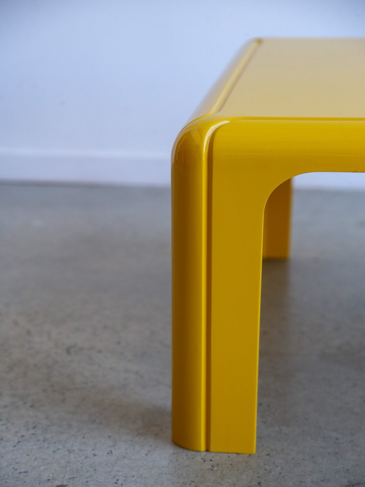 Gae Aulenti for Kartell model 4894 yellow coffee table, Italy 1970s - Lumini Collections