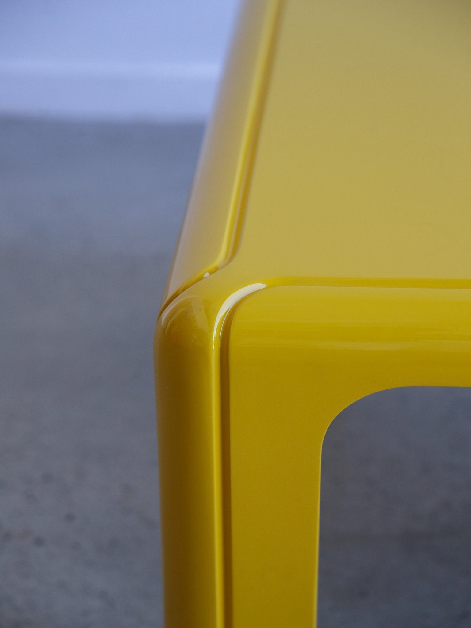 Gae Aulenti for Kartell model 4894 yellow coffee table, Italy 1970s - Lumini Collections