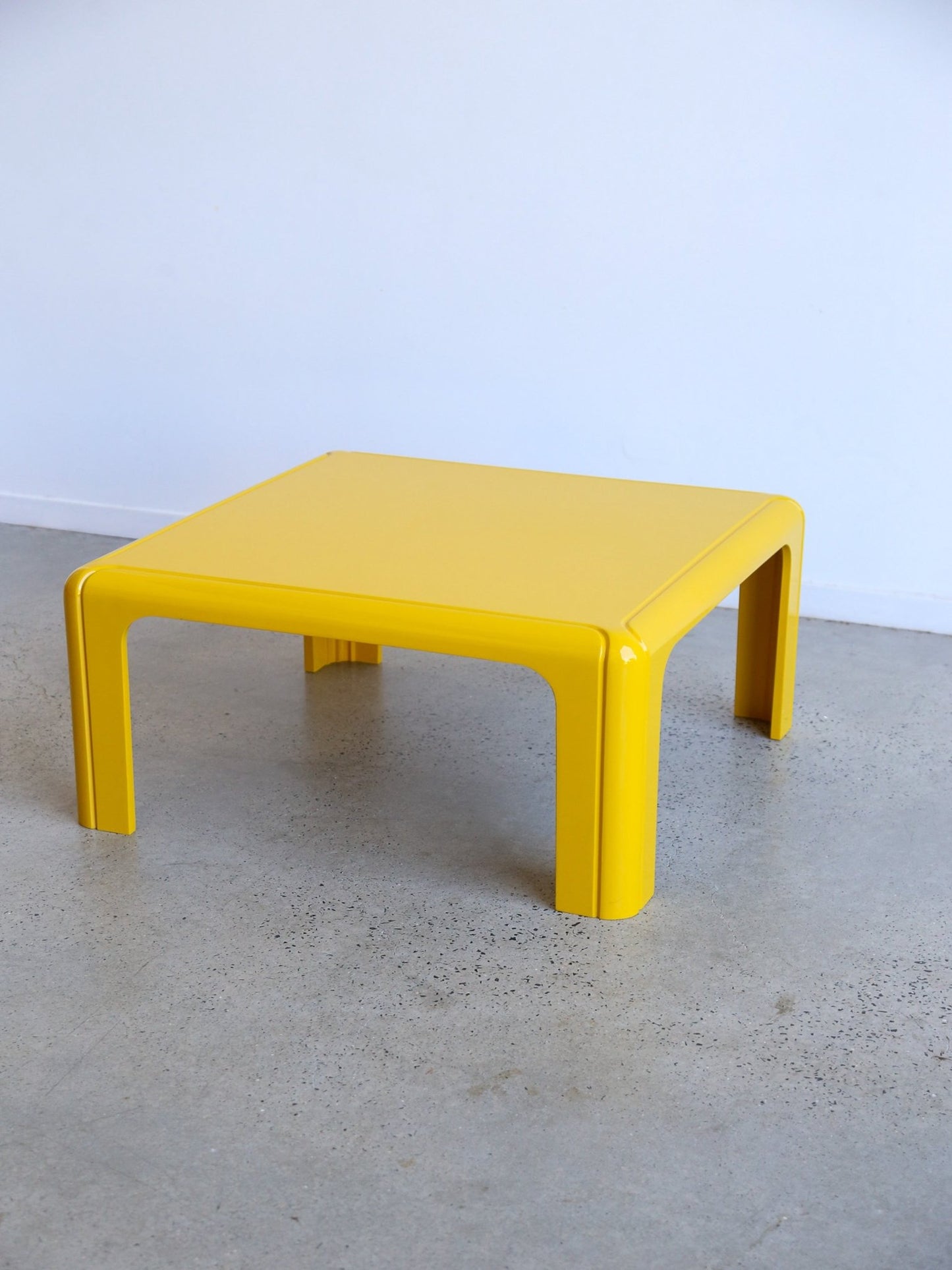 Gae Aulenti for Kartell model 4894 yellow coffee table, Italy 1970s - Lumini Collections