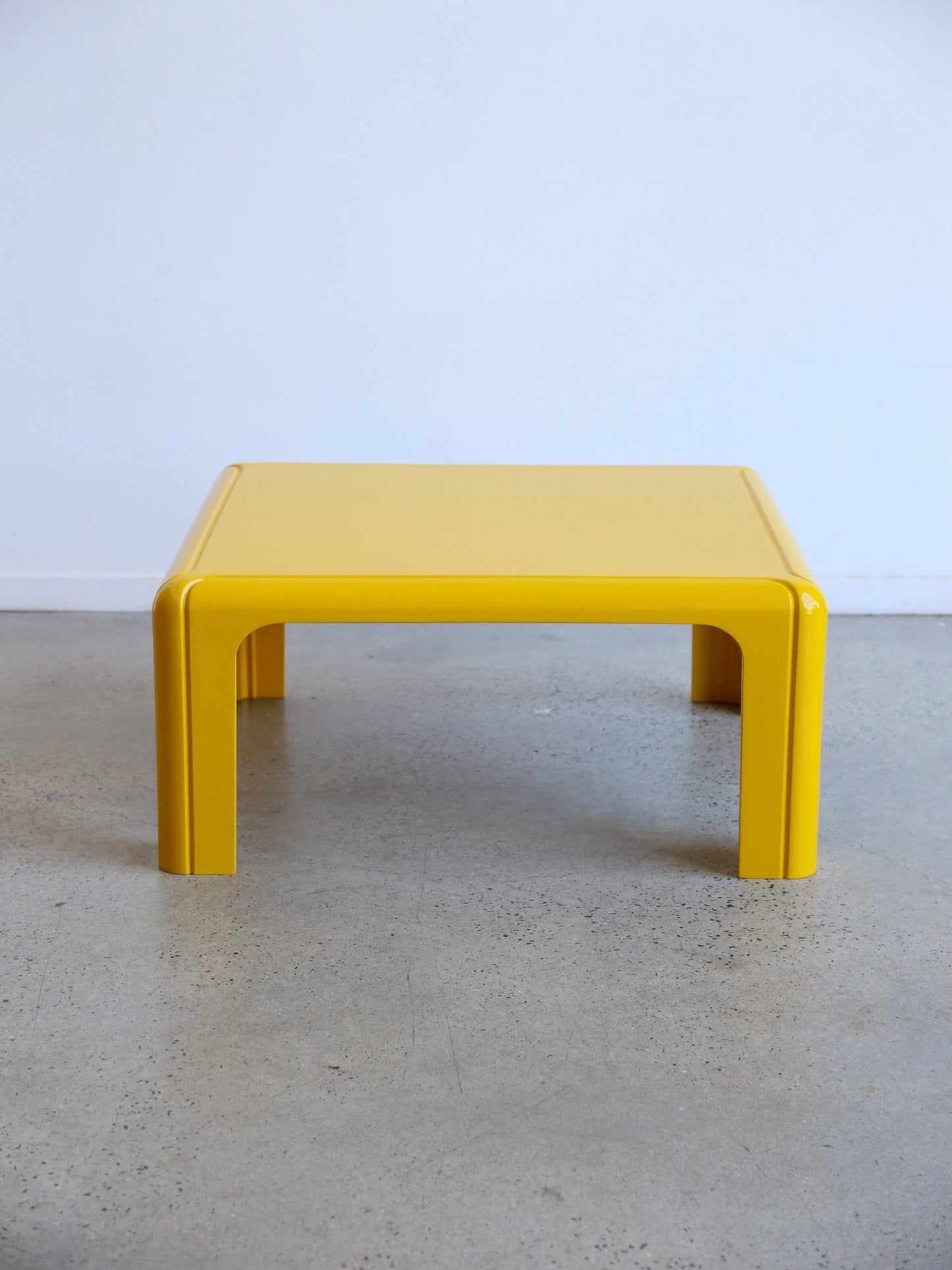 Gae Aulenti for Kartell model 4894 yellow coffee table, Italy 1970s - Lumini Collections