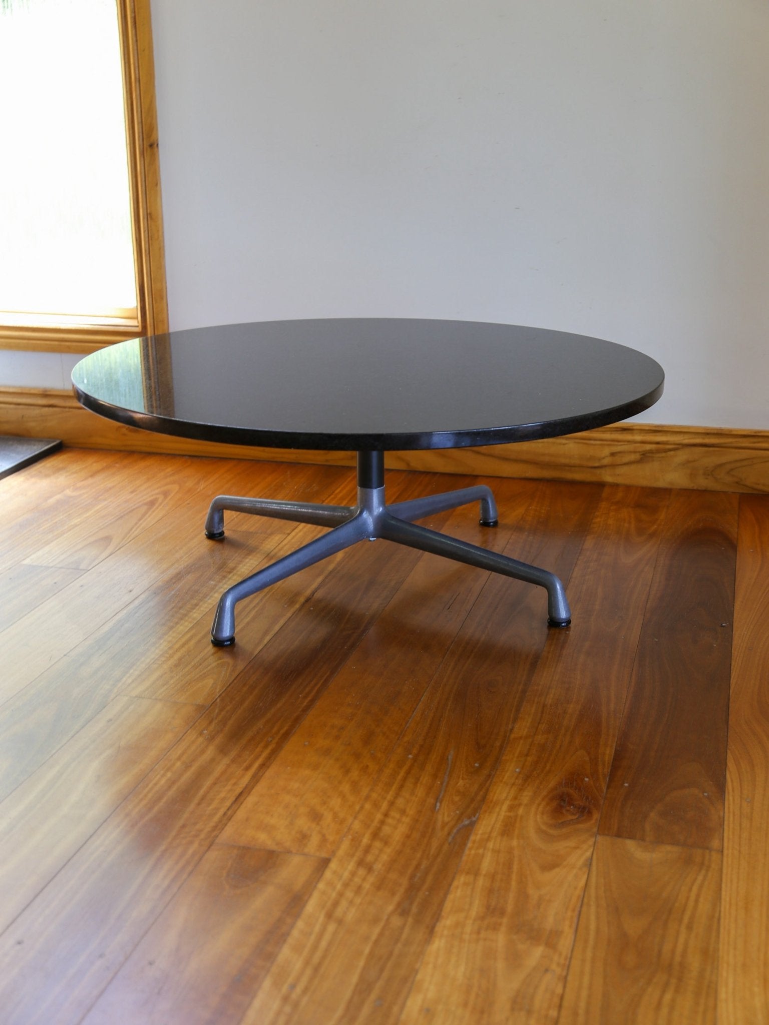 Herman Miller Eames Round Coffee Table in Black Granite and Aluminium Base - Lumini Collections