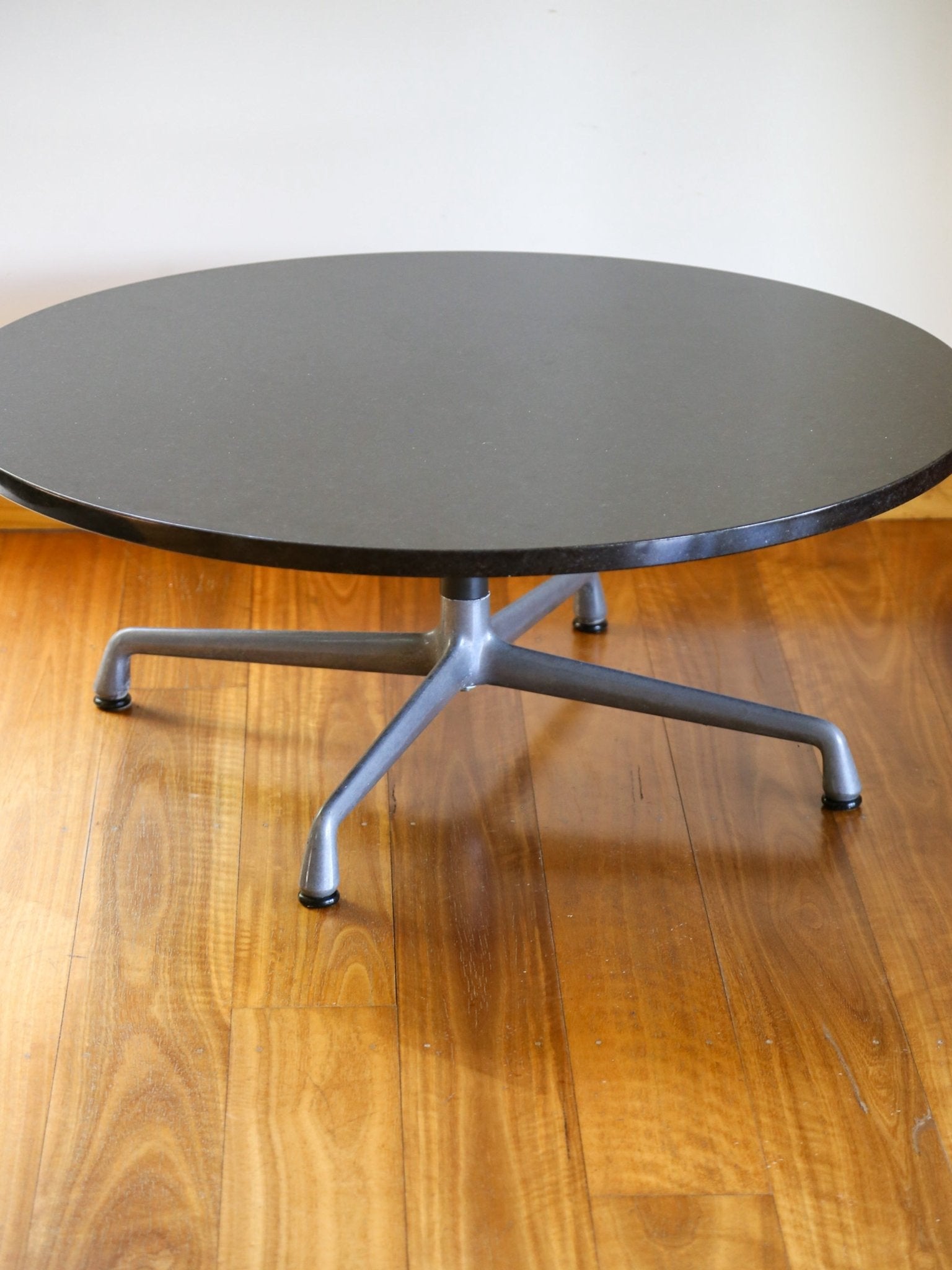 Herman Miller Eames Round Coffee Table in Black Granite and Aluminium Base - Lumini Collections
