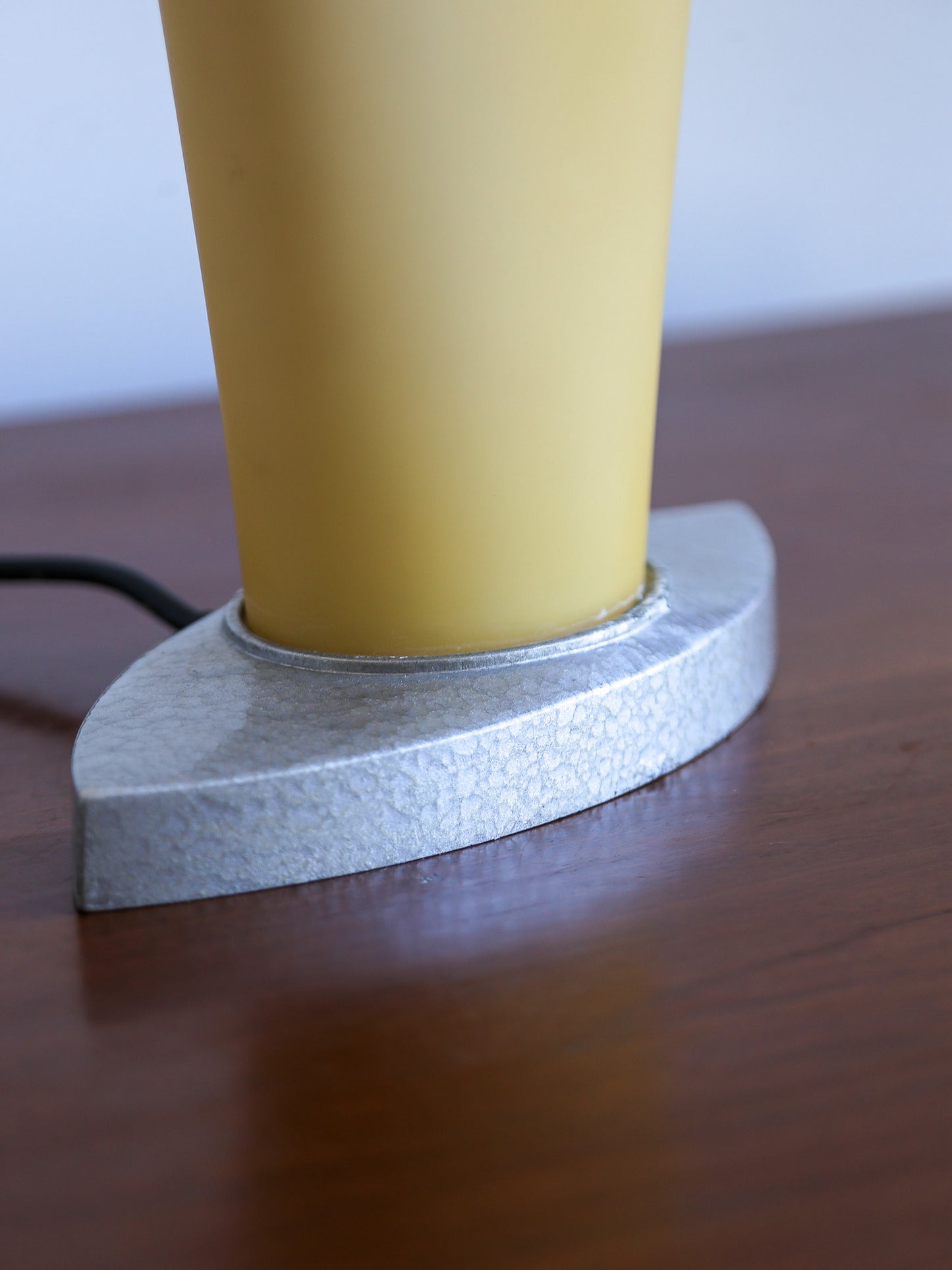 Fontana Arte Model 2892 Frosted Glass Table Lamp by Daniela Puppa