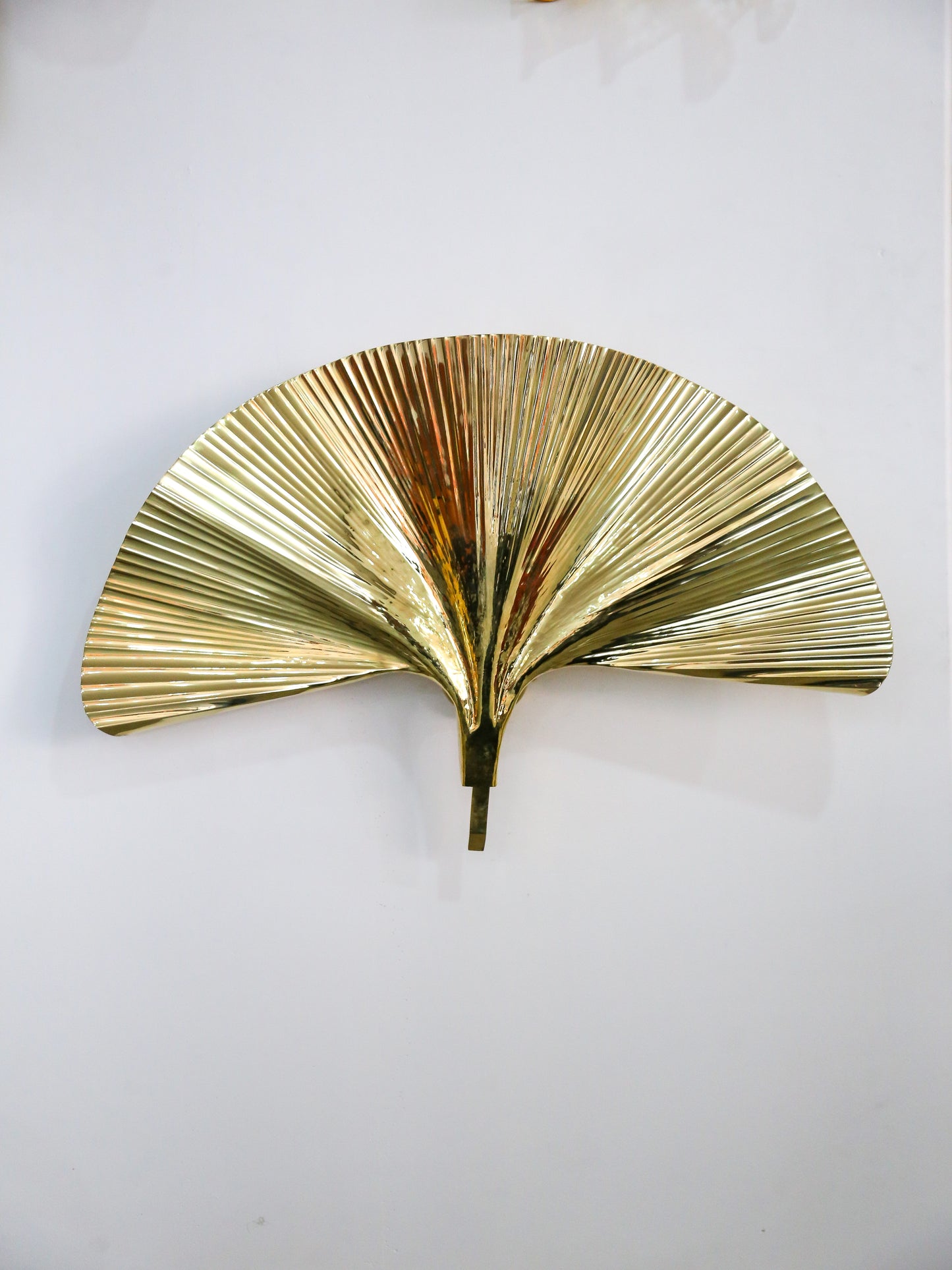Ginko Contemporary Brass Applique Lamp Single Leaf