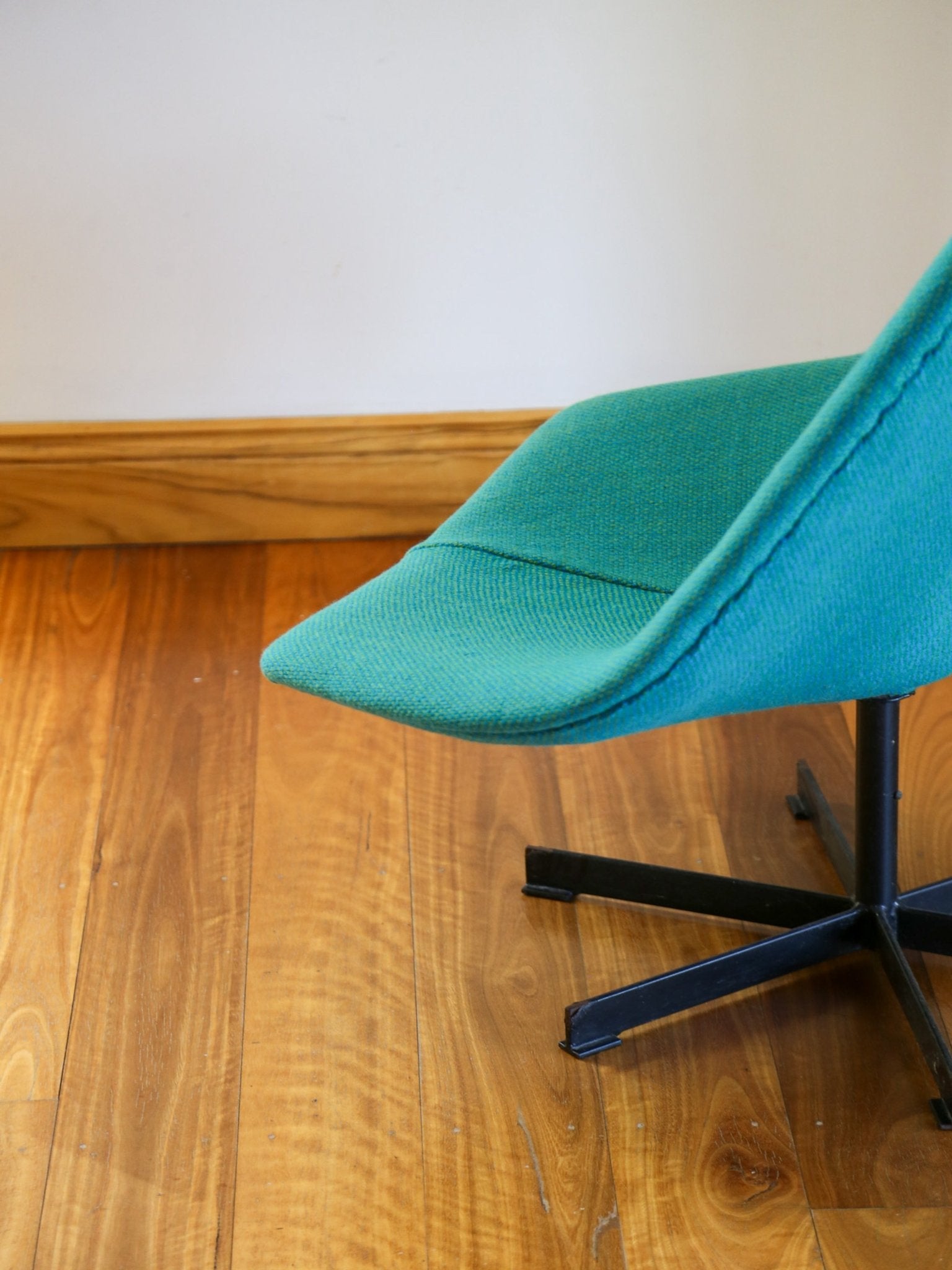 Rondo Chair by Gordon Andrews, Australia - Lumini Collections