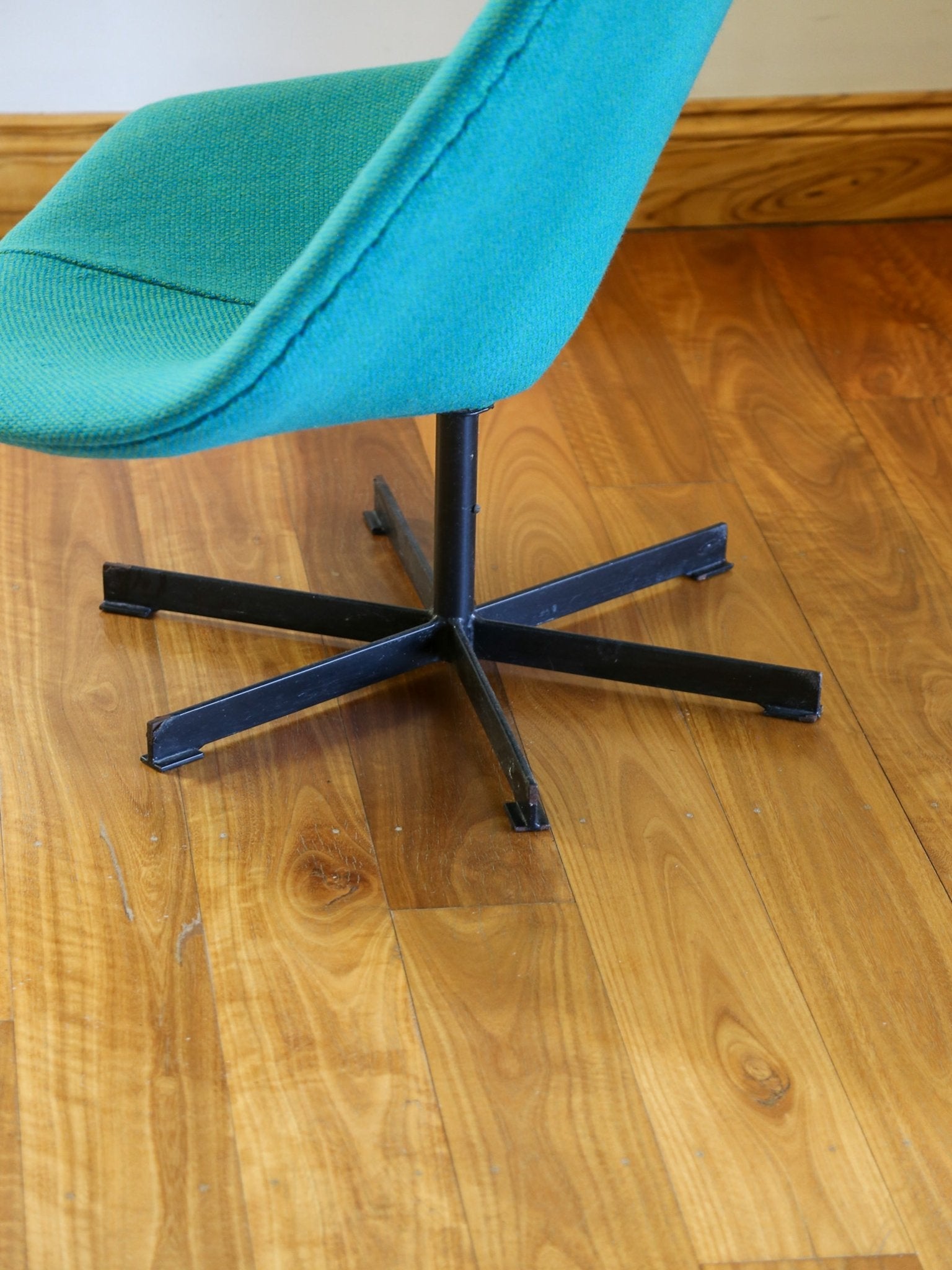Rondo Chair by Gordon Andrews, Australia - Lumini Collections